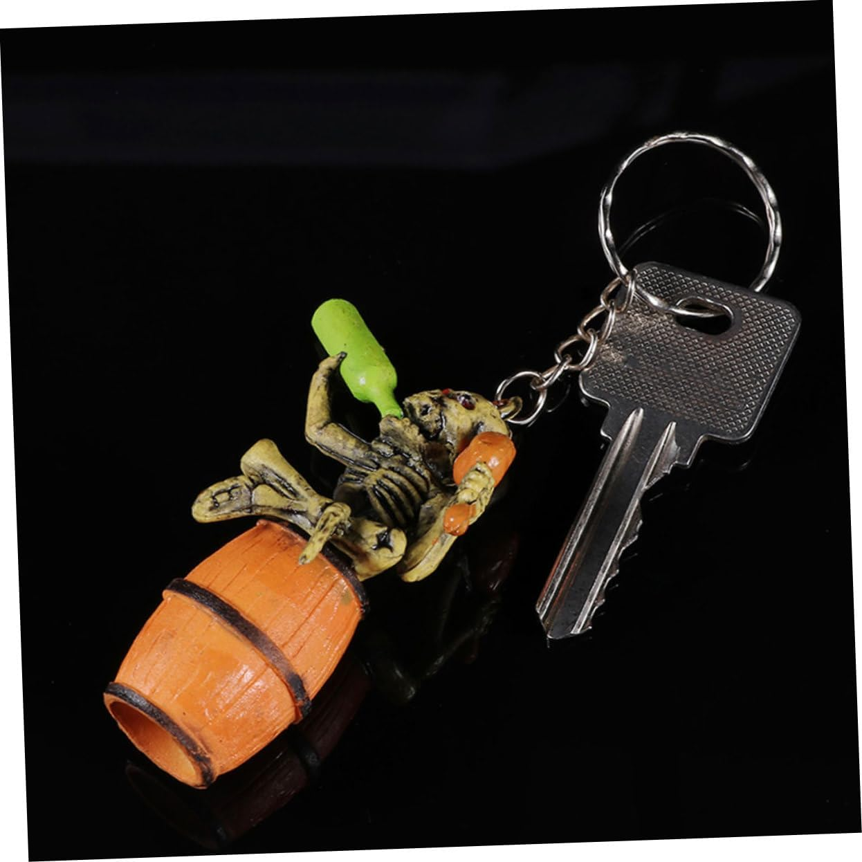 WOFASHPURET 2Pcs Skull Keychains for Men Creative Halloween Keychains Unique Hanging Pendant for Car Keys and Bag Decoration For image number 5