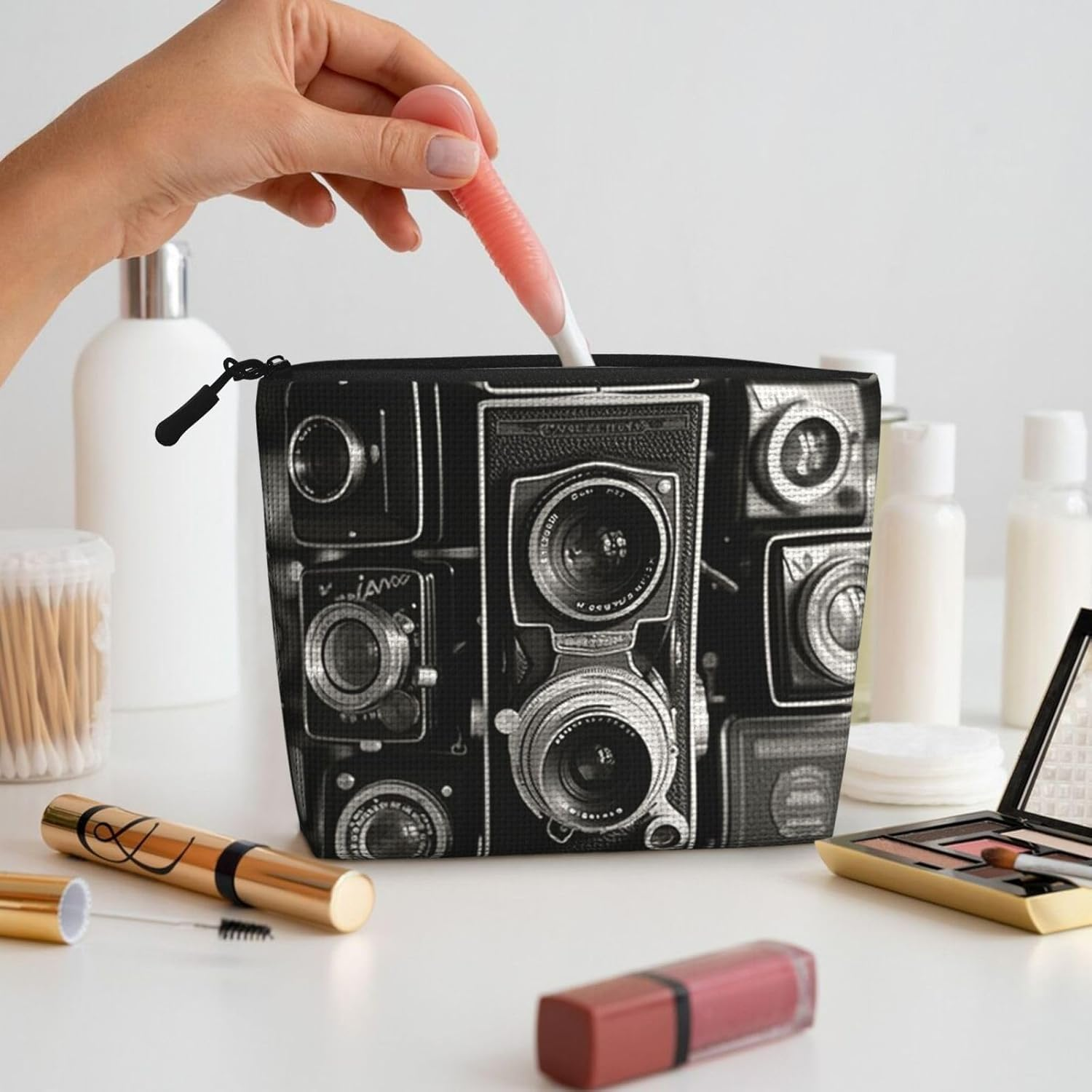 GDSHJKLW Linen Makeup Bag for Women, Waterproof Travel Cosmetic Organizer Lightweight Zipper Travel Toiletry Bag Organizer Vintage Camera Makeup Brushes Storage Bag image number 3