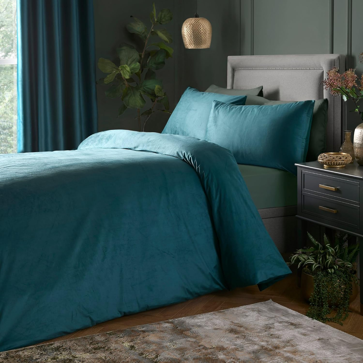 Laurence Llewelyn-Bowen - Teal Velvet Duvet Cover Set - Double Bedding Size (200 X 200Cm) - 2 Pillowcases - Soft Touch - Designer - Teal Blue Luxury Bedding Set - Velvet Bedding in Teal Blue image number 2