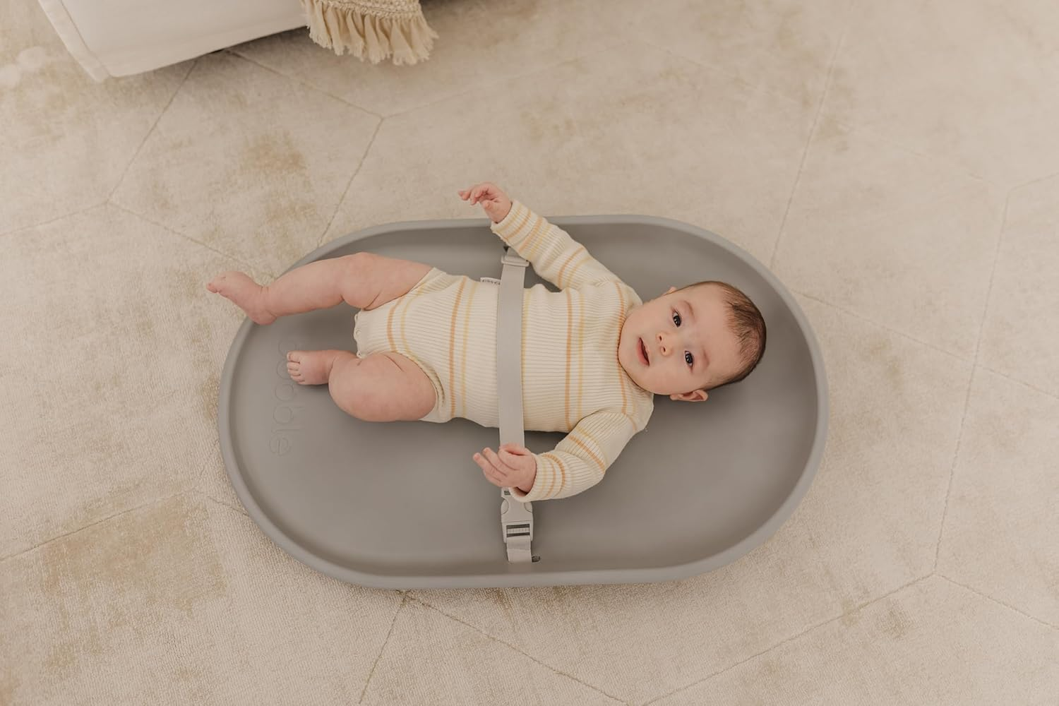 Non-Slip Base Cuddle Change Mat from Bubble (Beautifully Conceived) for Newborn through Toddler Years Supporting up to 16.3Kg image number 6