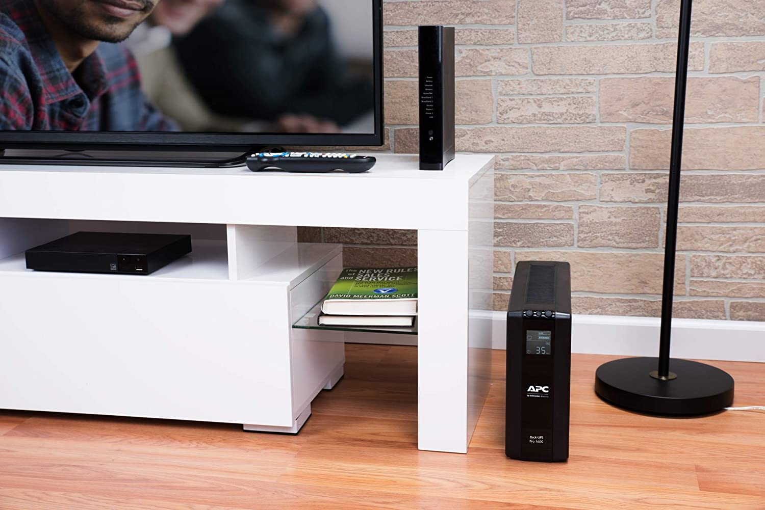 APC BR1600MI - 1600VA Back UPS Pro BR, 8 Outlets, AVR, LCD Interface image number 3