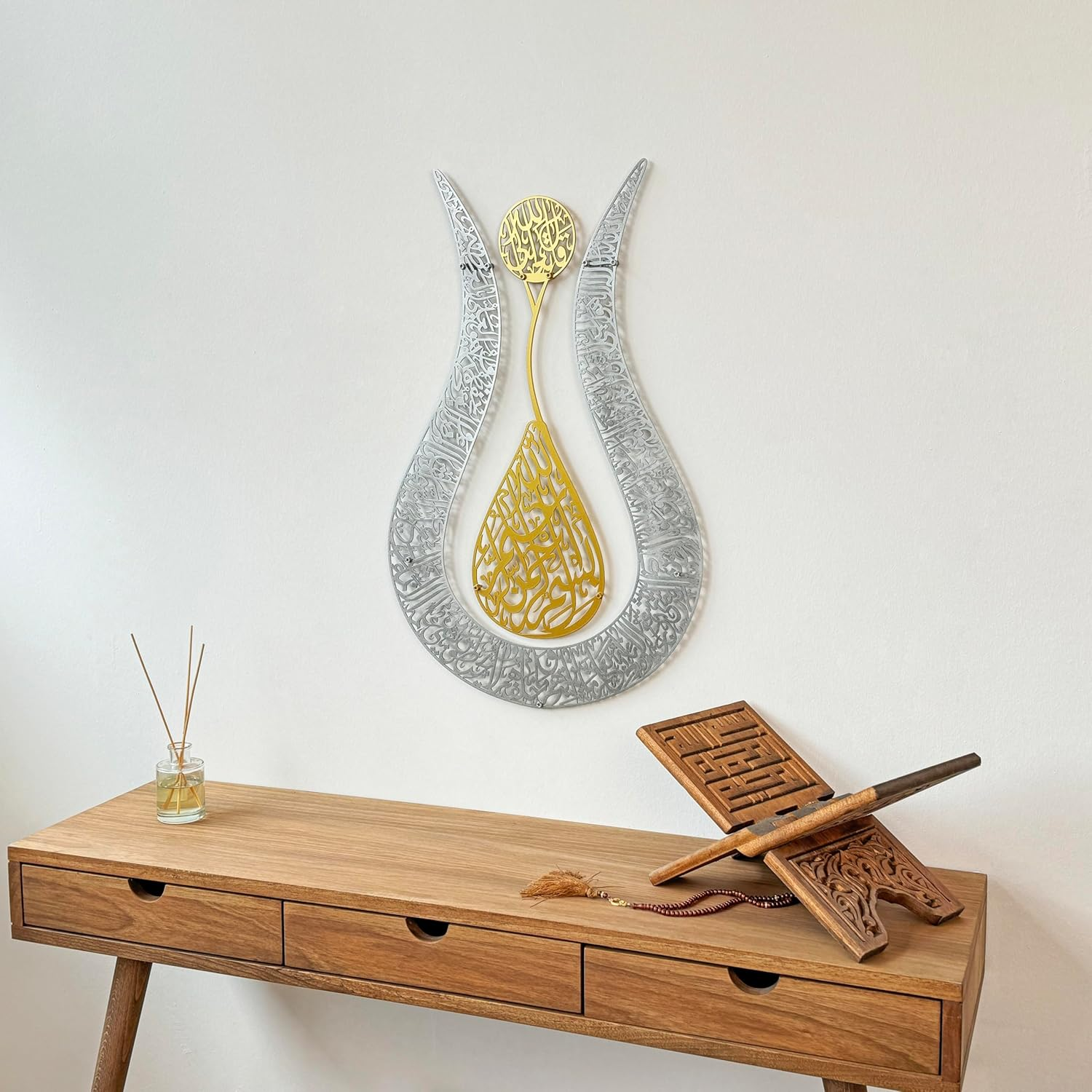 IWA Concept Ayatul Kursi Islamic Wall Art Tulip Shaped | Islamic Home Decor, Art, Calligraphy, Muslim Gifts (90 X 57 Cm | 36 X 22.8 Inches, in Gold | Out Silver) image number 5
