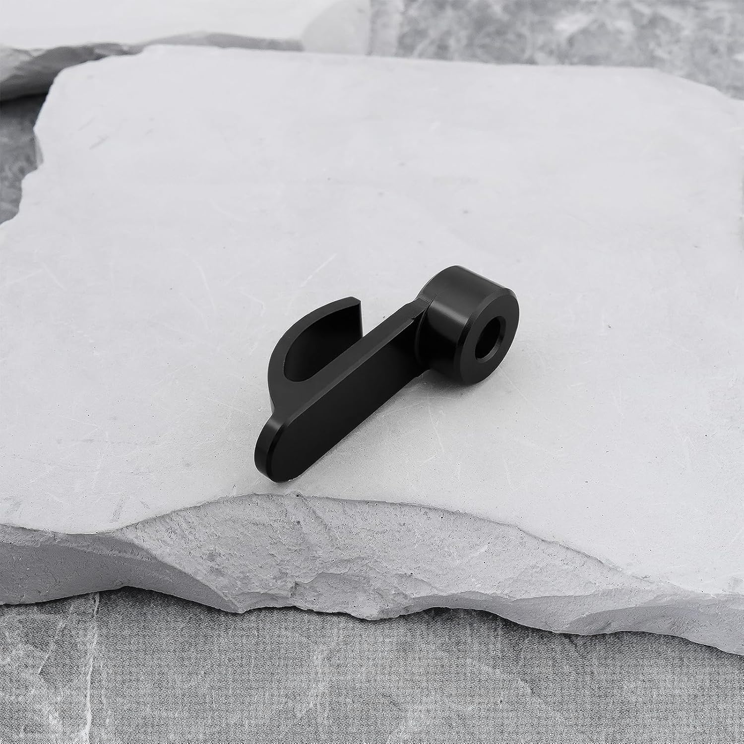 Emsea 2Pcs Motorcycle Handlebar Hook CNC Aluminium Helmet Hook Suitable for Motorcycle Helmets Gloves Cups(Black)