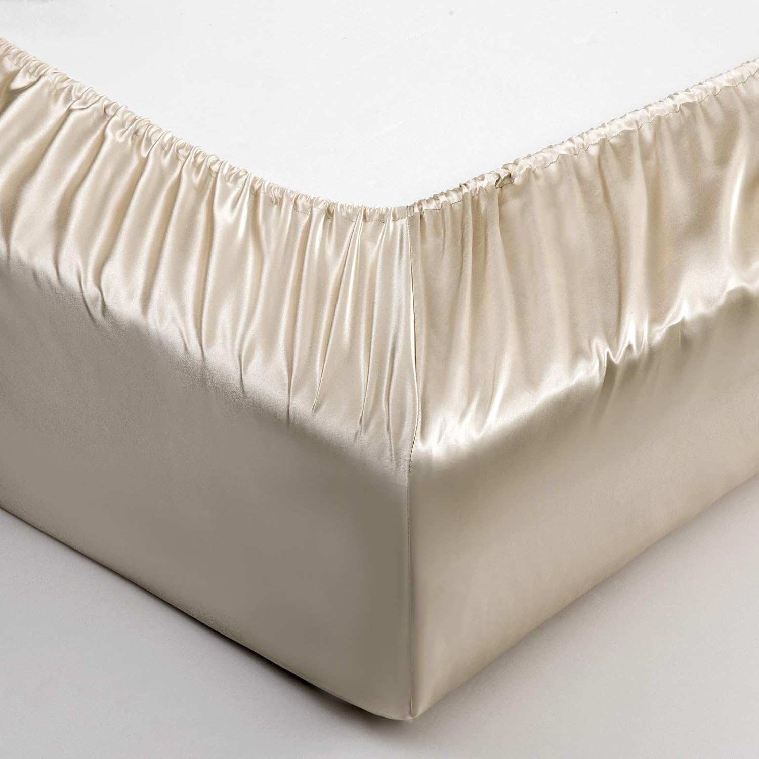 P Pothuiny Satin Sheets Set, Queen (6 Pieces, Taupe) - Luxury Soft Bed Linen Set with 1 Fitted Sheet, 1 Flat Sheet, 4 Pillowcases image number 3