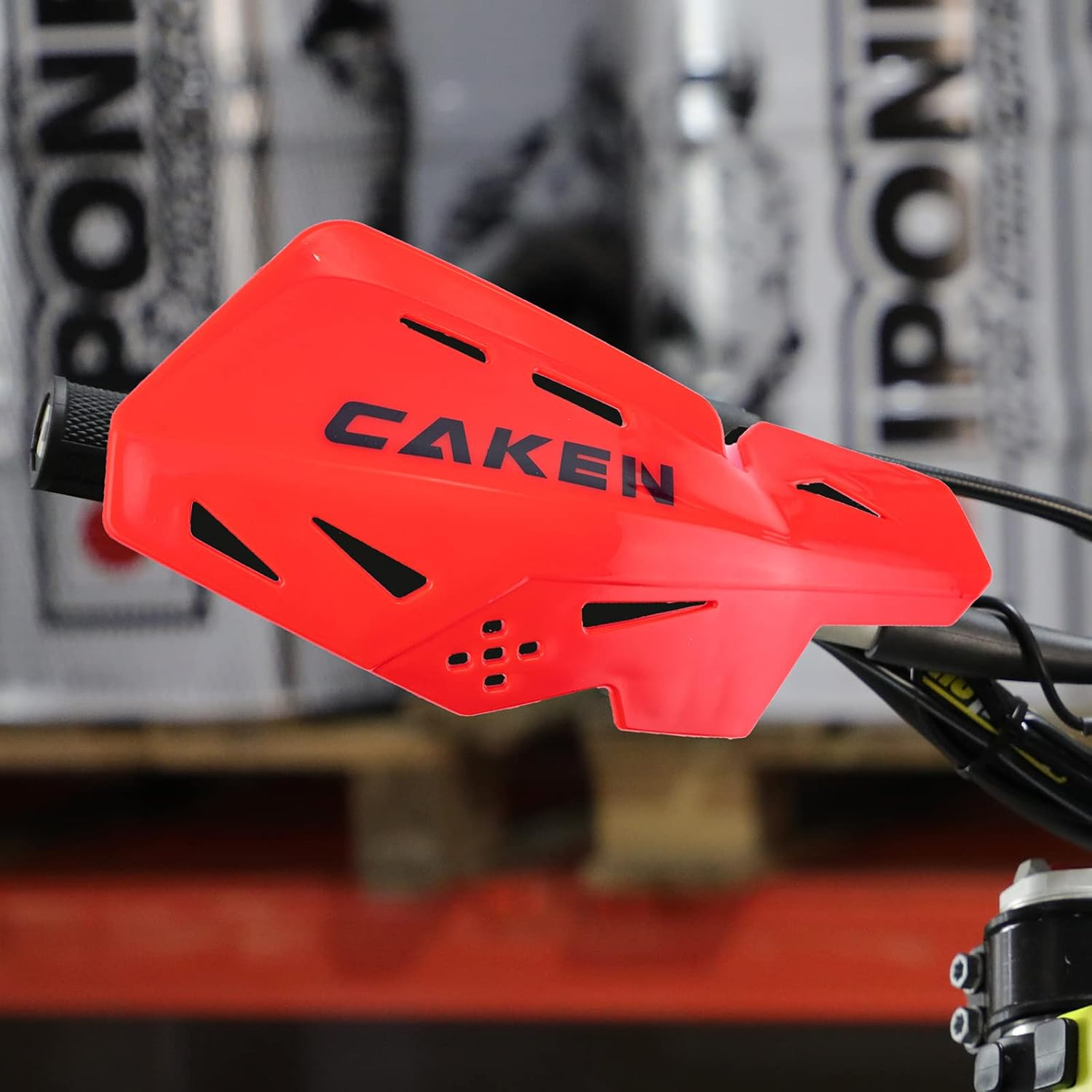 PRO CAKEN Universal 7/8" 22Mm and 1 1/8" 28Mm Handle Bar Hand Guards CNC Bracket for Dirt Bike Motocross ATV Scooter for CRF KLX KX LTR TRX SX SXF EXC XCW Grizzly Hawk 250 Bicycles-Red - Black image number 3