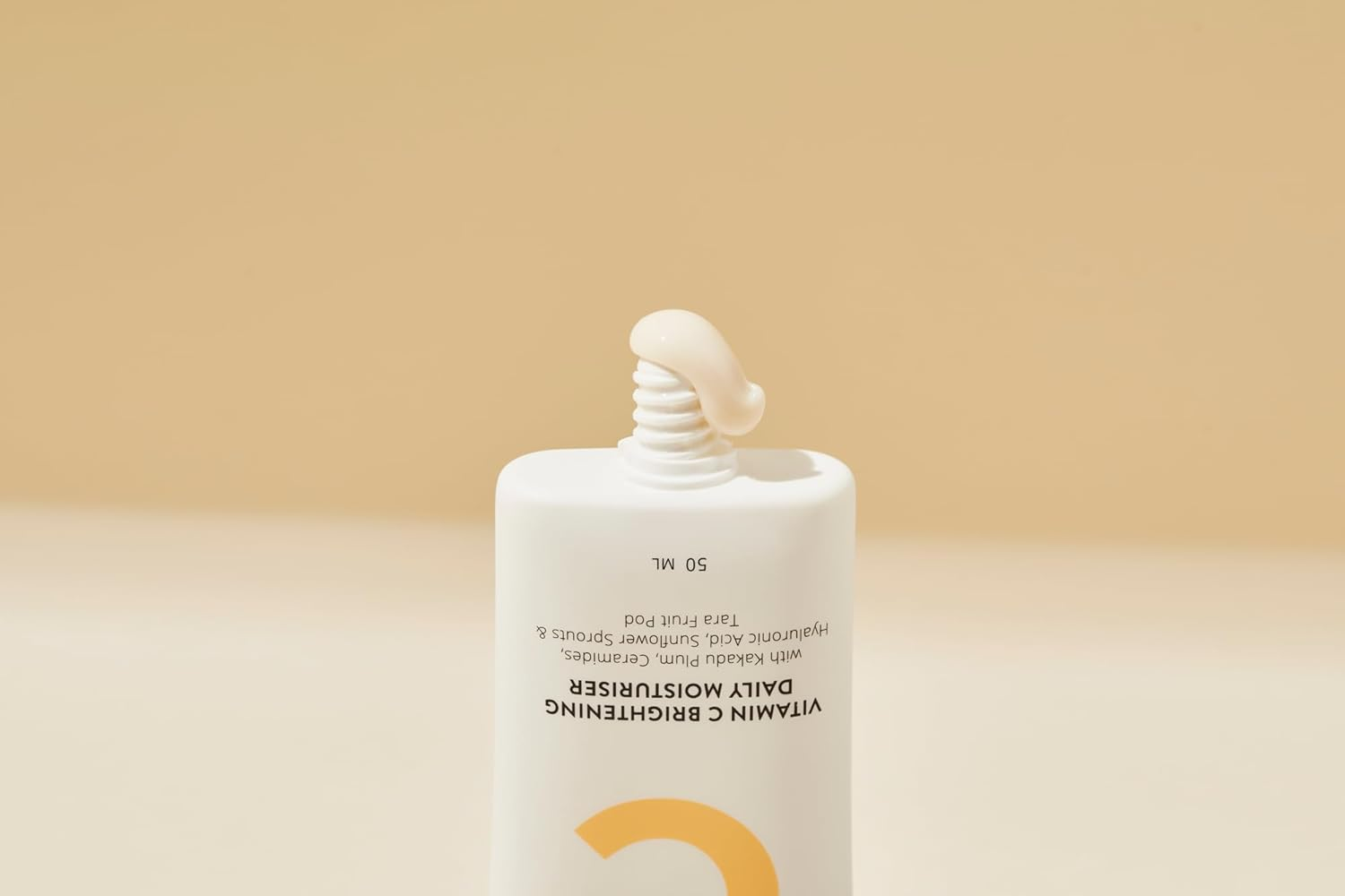 Skin Physics Vitamin C Brightening Daily Moisturiser 50Ml &ndash; Hydrating Cream with Hyaluronic Acid, Ceramides & Kakadu Plum &ndash; Targets Dry Skin, Fine Lines & Uneven Texture