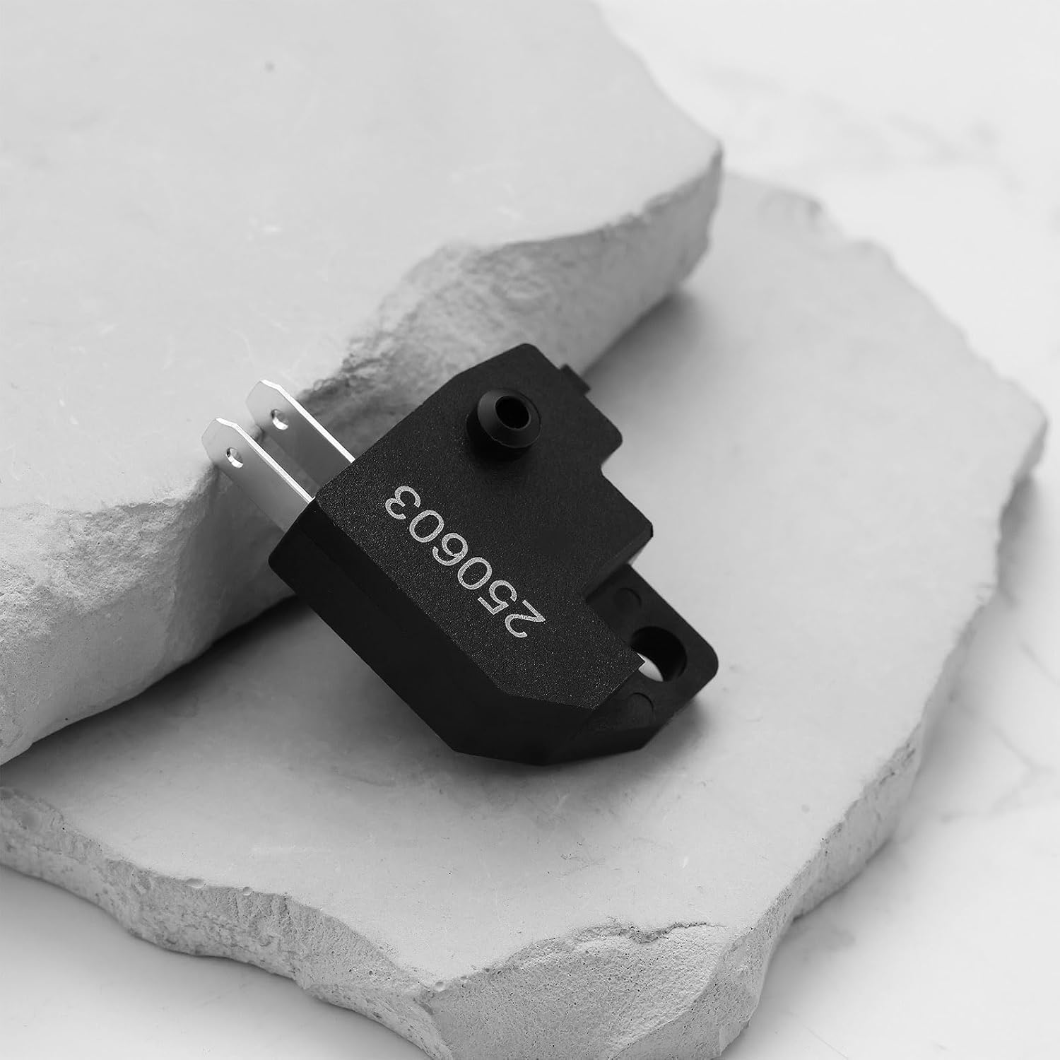 Emagtech Motorcycle Front Brake Light Switch 4070011-412 Compatible with Suzuki GSX-R 600 U3 K6 image number 2