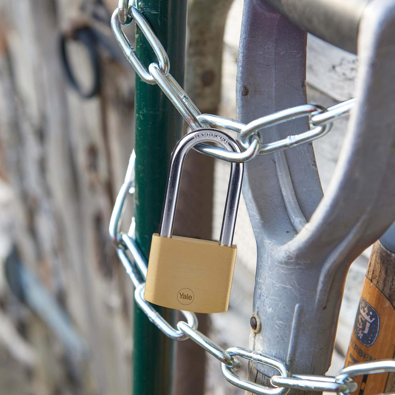 Yale - Y110B/20/122/1 Standard Security 20Mm Brass Padlock - Long Shackle - Steel Shackle - 3 Keys image number 4