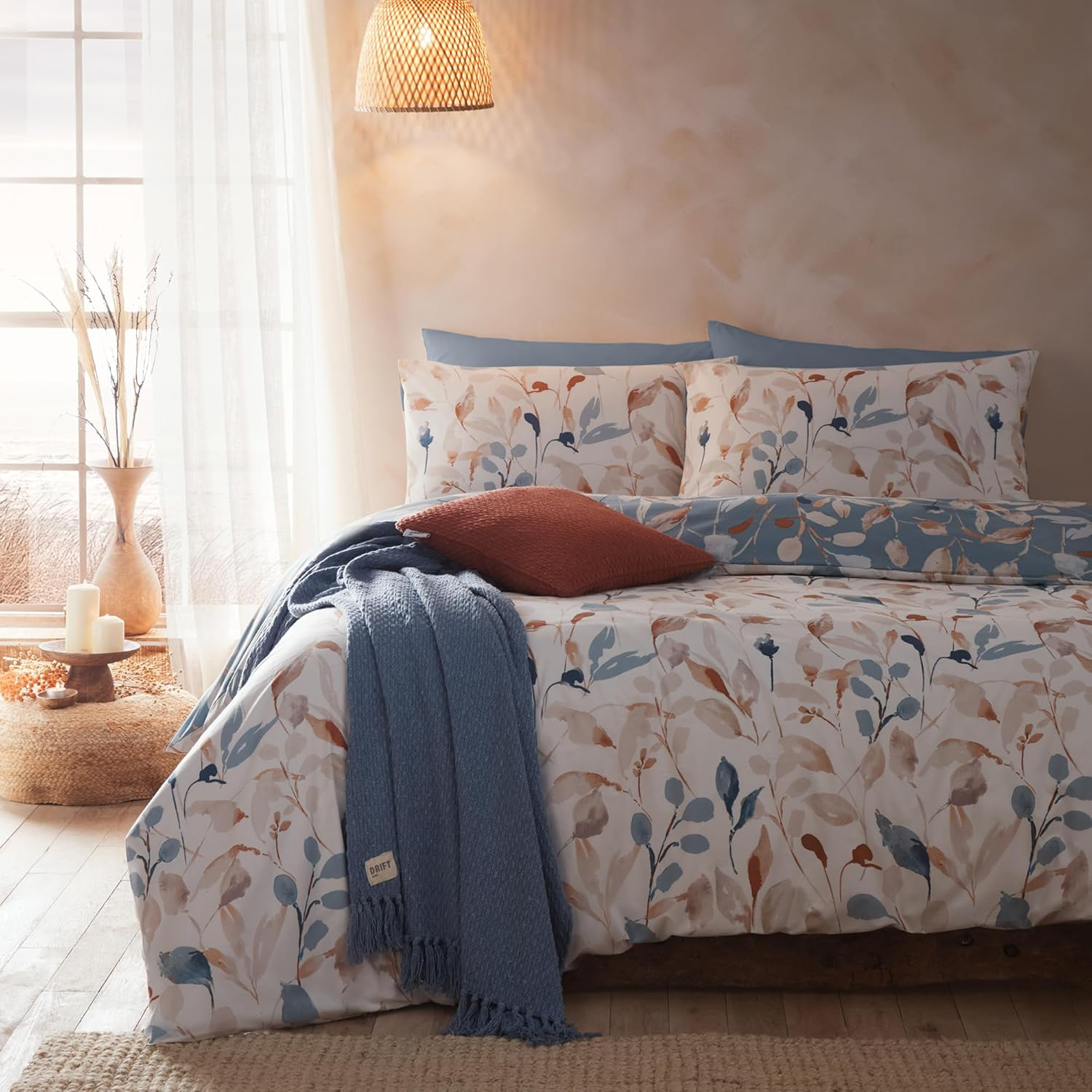 Drift Home - Eco-Friendly Floral Leaf Duvet Cover - King Bedding Size (230 X 220Cm) - Reversible Designs - Sustainable Recycled Cotton (BCI) - 2 Pillowcases - Blue/Natural Bedding with Leaf image number 1