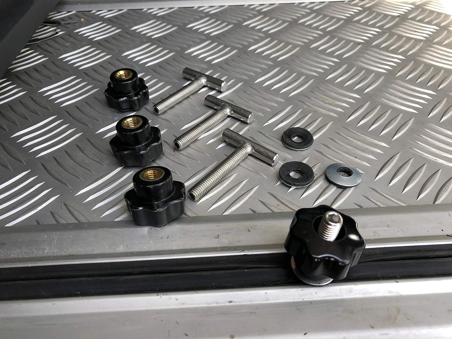 Twowinds Load Securing Screws Interior Guide Rail Anchor Fixing Screws for Fridge, Potty, Compatible with VW T5 T6 Multivan Transporter California 7H5883189E, 7H5883084C (4 Lots) image number 4