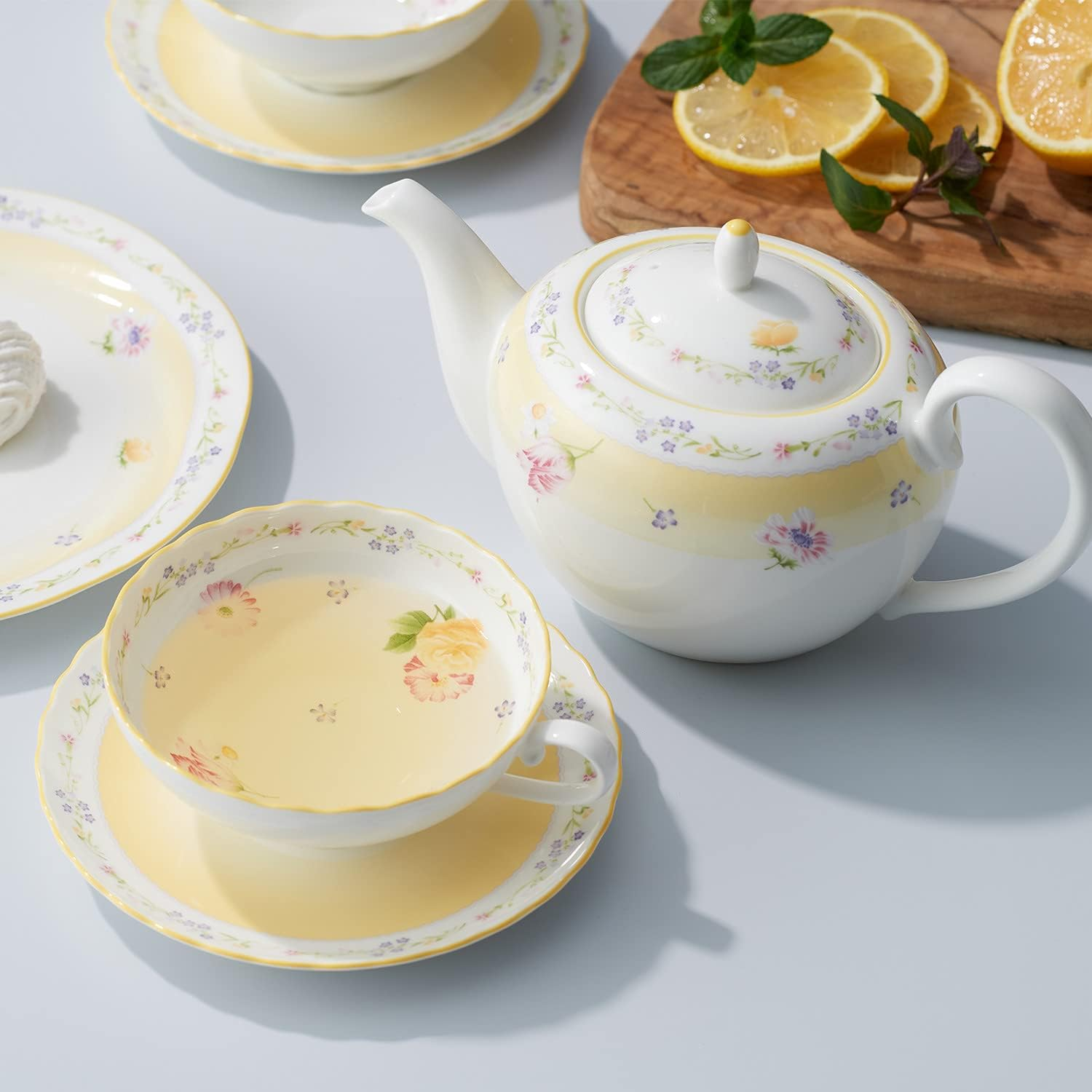 Noritake T50523A/4620 Junefrail Tea Pot, 17.2 Fl Oz (520 Cc), Microwave Safe, Bone China image number 3