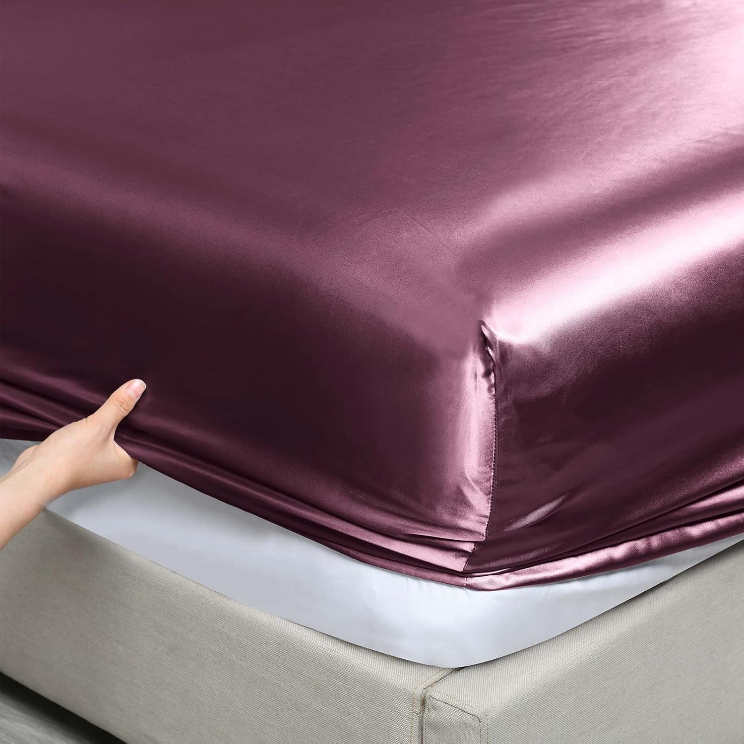 Royal Comfort Sheet Set Satin Polyester, Ultra Soft, Breathable, Silky Smooth, 1 X Fitted Sheet, 2 X Pillowcases(3 Pcs, Queen, Malaga Wine) image number 5