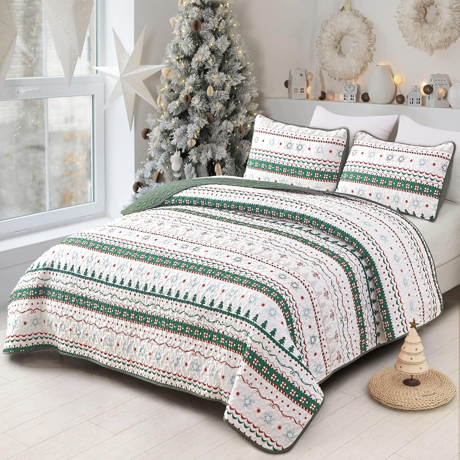 Queen Size Rustic Christmas Quilt Set (White & Green) image number 2