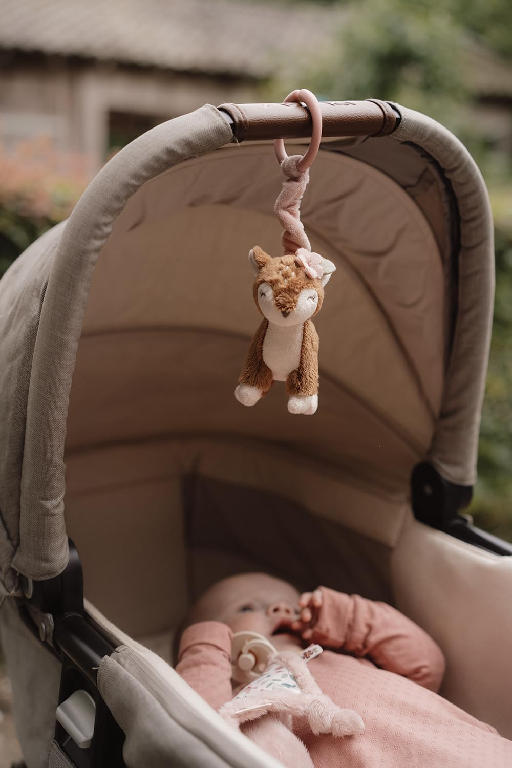 Little Dutch Fairy Garden Pull & Shake Deer image number 5