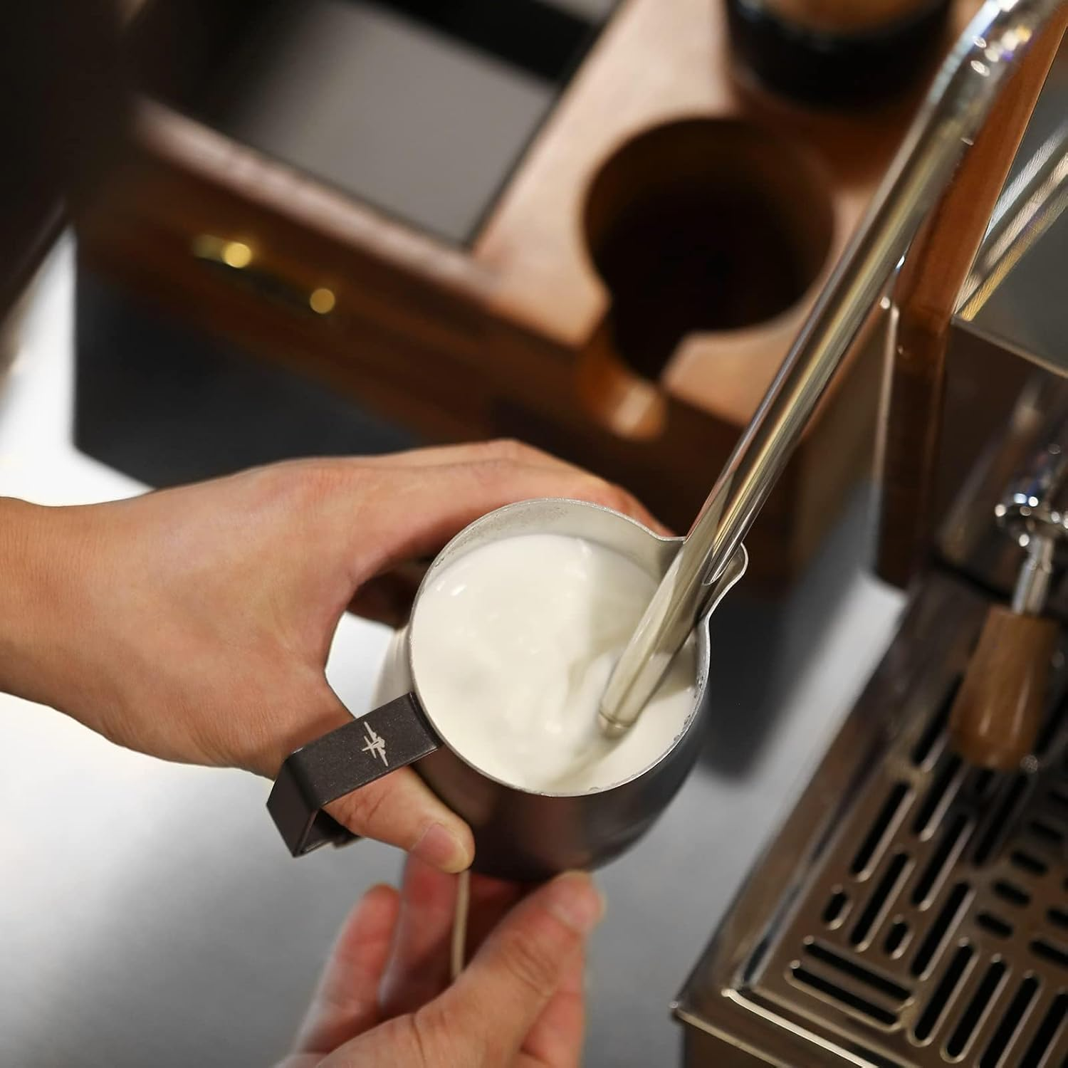 MHW-3BOMBER Milk Frothing Pitcher 450Ml/15.2Oz Milk Frother Cup Espresso Steaming Pitcher Stainless Steel Milk Frother Cup Barista Latte Art round Spout Milk Jug P6001S-OS image number 3