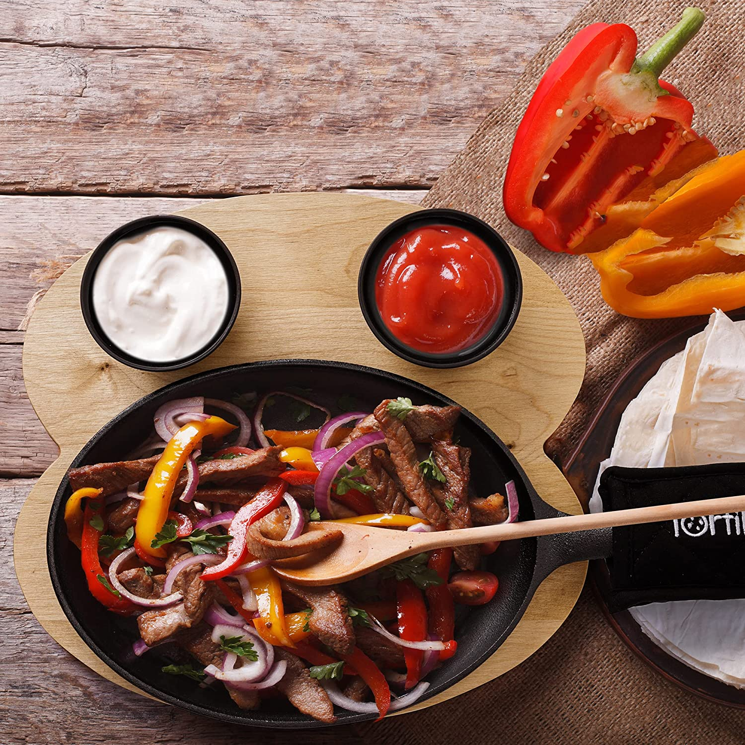 Tortillada &ndash; 25 Cm Cast Iron Fajita Pan/Grill Pan Set for Fajitas &ndash; Incl. Wooden Serving Tray + 2 Ceramic Dip Bowls image number 3