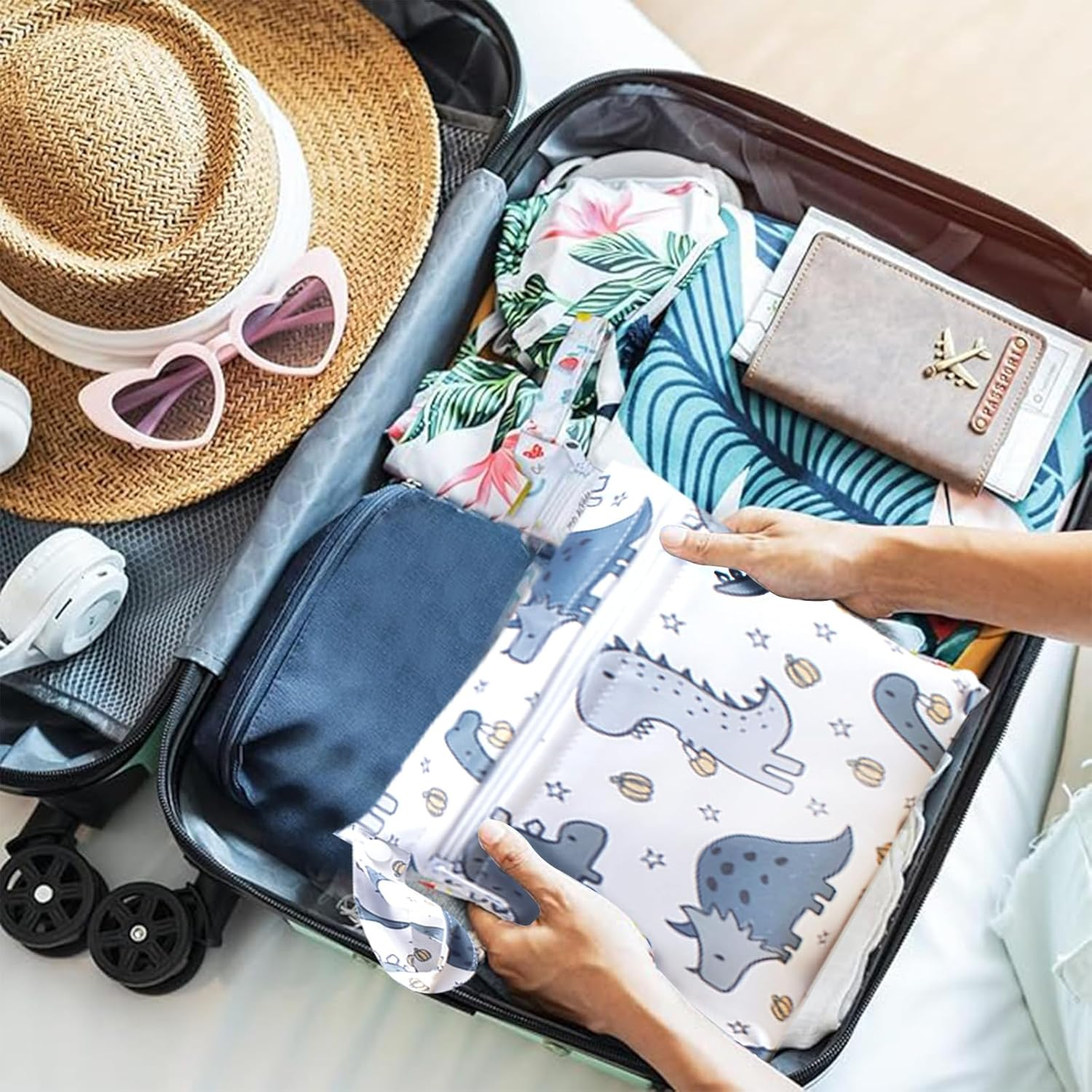 Pack of 3 Dinosaur Motifs Wet Bags Nappy Bag, Wetbag, Wetbag, Nursery Nappy Bag for on the Go with Zip, Wet Bag, Nappy Bag, Wet Bag, Organiser for Swimming and Travel image number 5