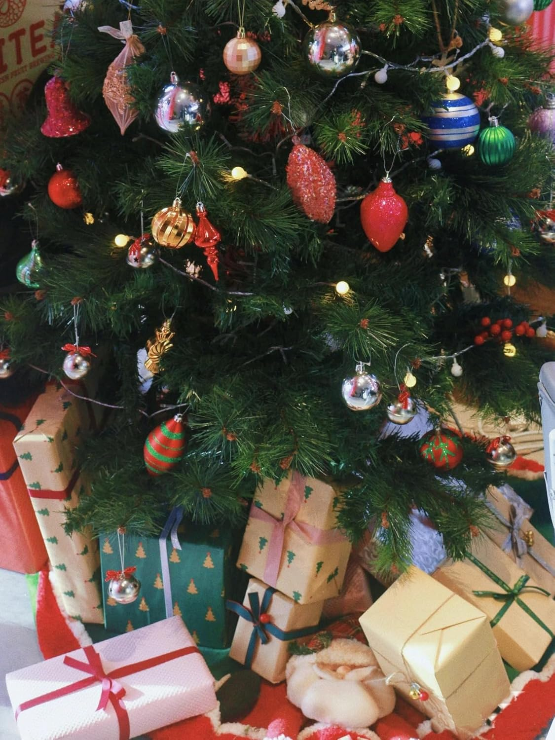 Satin Ribbon, 3/8Inch(10Mm) X 100Yards Double Sided Solid Polyester Ribbon Roll for Gift Wrapping Invitation Floral Arrangement Hair Balloons Craft Sewing Wedding Party Home Decoration (Green)