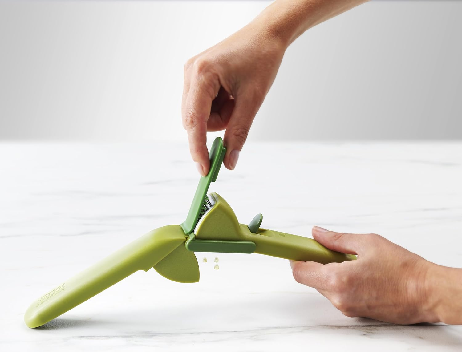 Joseph Joseph Duo Easy-Clean Garlic Press, Green image number 3