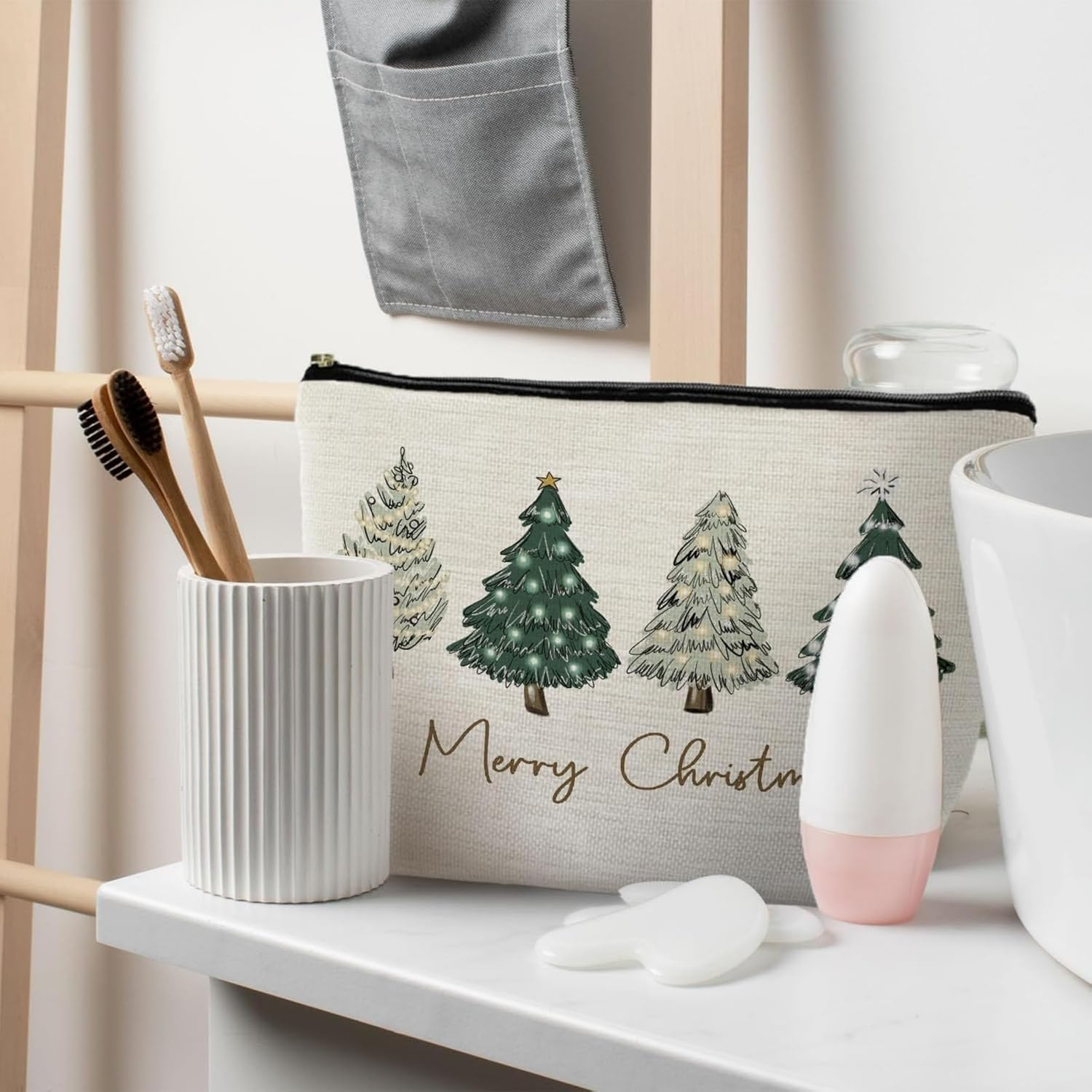 Itadaku Christmas Makeup Bag for Women, Travel Zipper Cosmetic Pouch with Christmas Tree Design, Holiday Organizer Gift, for Toiletries & Brushes (25 X 17 X 6 Cm) image number 3