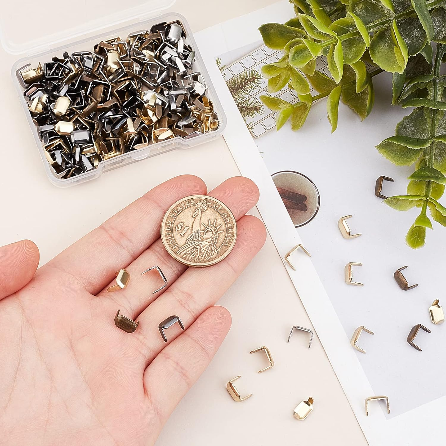 SUPERFINDINGS 200Pcs 4 Color Brass Belt Staples Claps 8X5Mm Rectangle Metal Leather Staples Leather Button for Belt Bag Replacement Repair Accessories image number 4