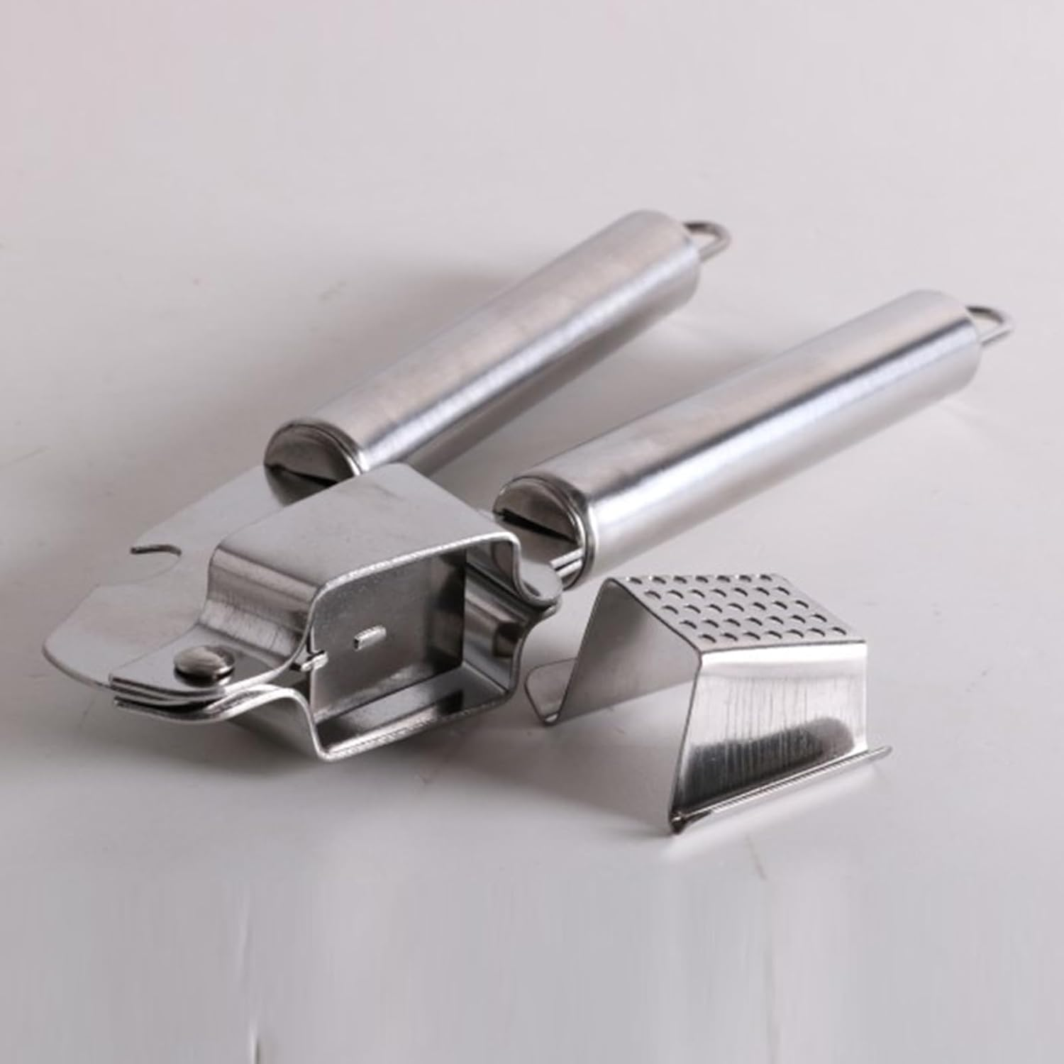 Manual Garlic Press, Stainless Steel Erosion Proof Curved Garlic Mincer, Easy to Squeeze and Wash, Kitchen Tool with Ergonomic Handle for Home, Any Kitchen Without image number 3