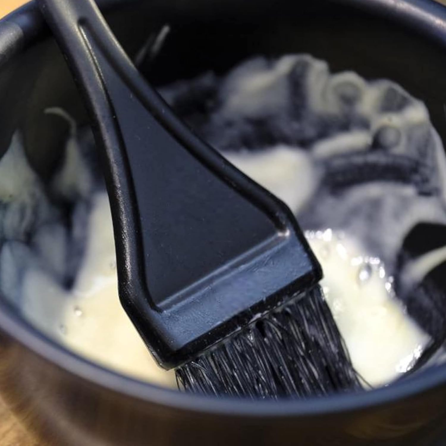 4 Piece Set Hair Dye Set with Dye Bowl, Slim Hair Colour Brush, Wide Hair Dye Brush, Double Sided Brush with Comb, Color Black image number 2