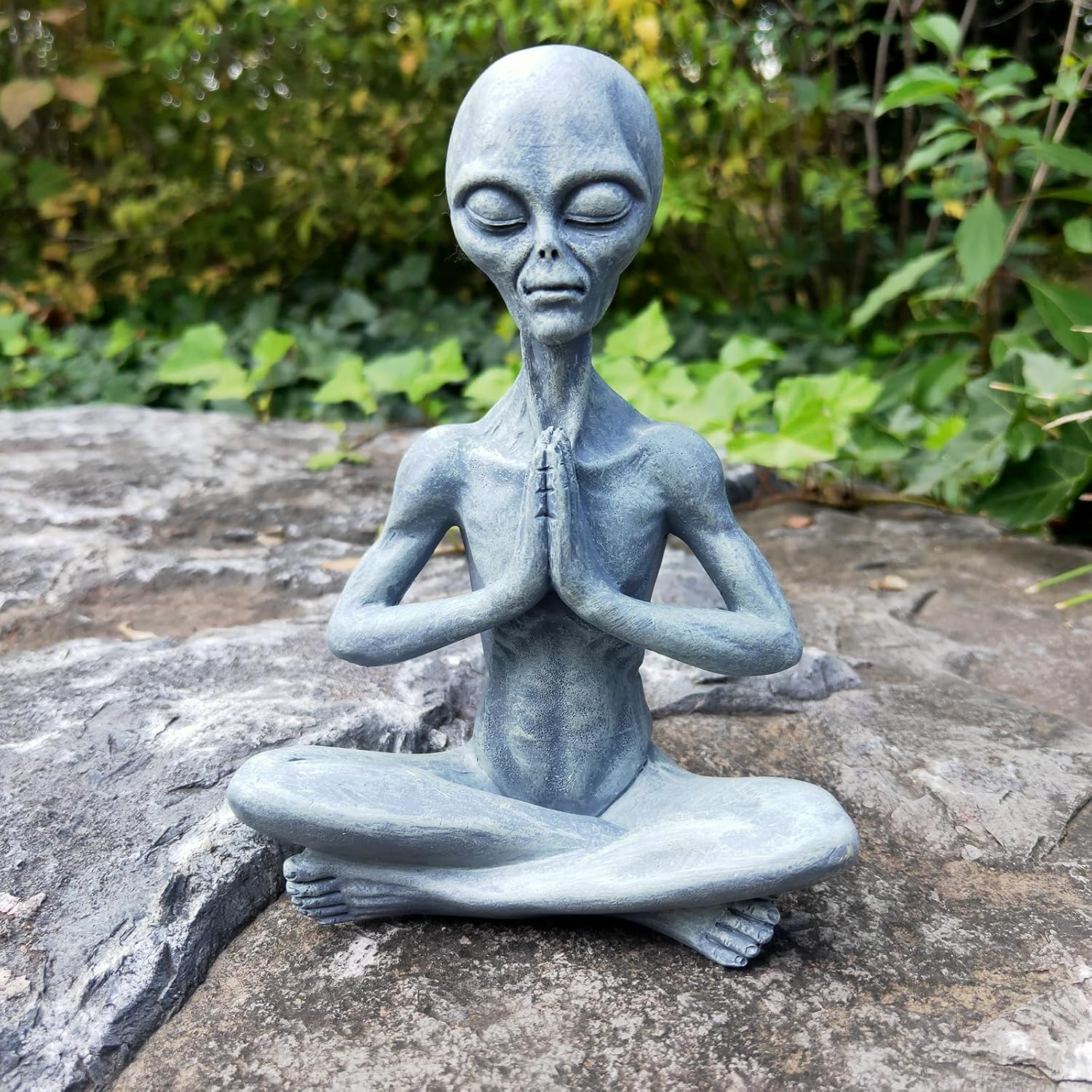 CHBDJY Alien Statue, Meditation Yoga Alien Figure, 6.3" H Resin UFO Alien Sculpture for Home Indoor Outdoor Patio Lawn Yard Decor, Collectable Gift
