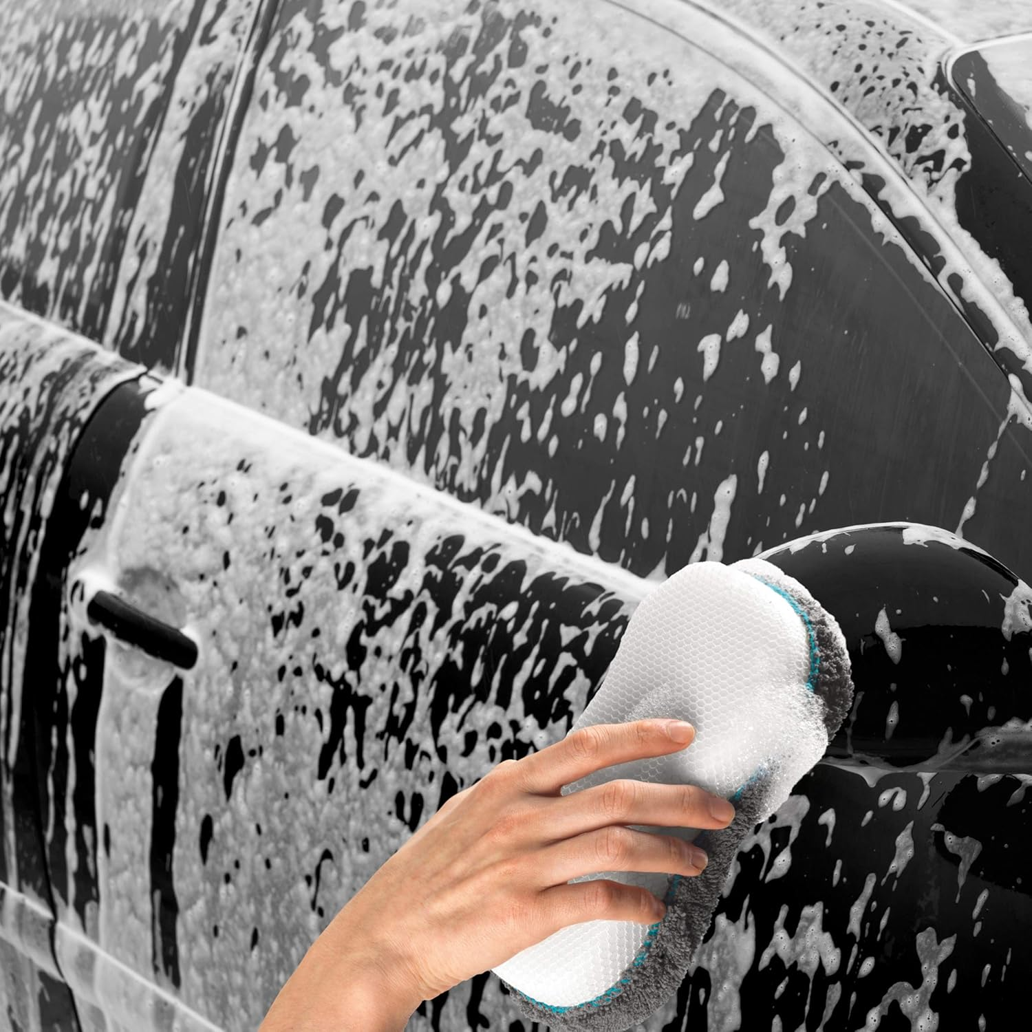 Beldray LA082190EU7 9 Piece Car Set, Includes Wheel Brush, Cleaning Pads, Mitt, Sponge and Cloths, Microfibre, Collects & Traps Dirt, Can Be Used Wet or Dry, Black image number 4