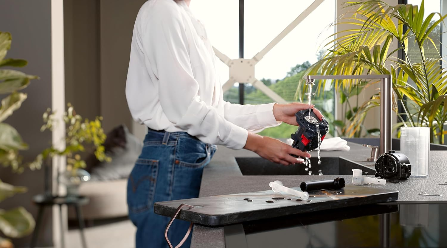 De'Longhi Magnifica Start with Milk Fully Automatic Coffee Machine ECAM220.63.B, Latte Crema Hot Automatic Milk Frother, 4 One-Touch Recipes, Soft-Touch Control Panel, 1450W, Black