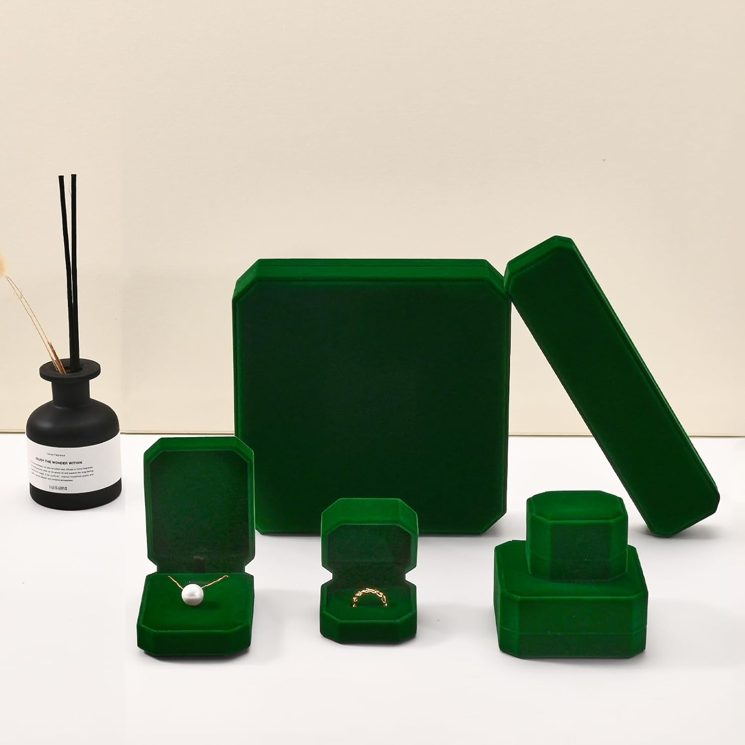 Oirlv Luxury Velvet Necklace Box for Storage & Gifting Elegant Necklace Case with Velvet Lining Perfect for Jewellery Organisation, Valentines & Anniversaries image number 6