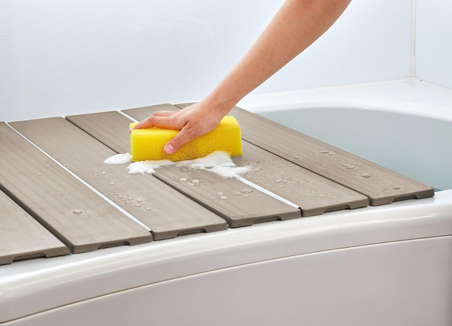 Mie Sangyo Compact Folding Bath Lid, Product Size 31.5 X 63.8 Inches (80 X 162 Cm), Mocha W16_MO Ag + Silver Ion Antibacterial Treatment, Mildew Resistant, Stain Resistant image number 3