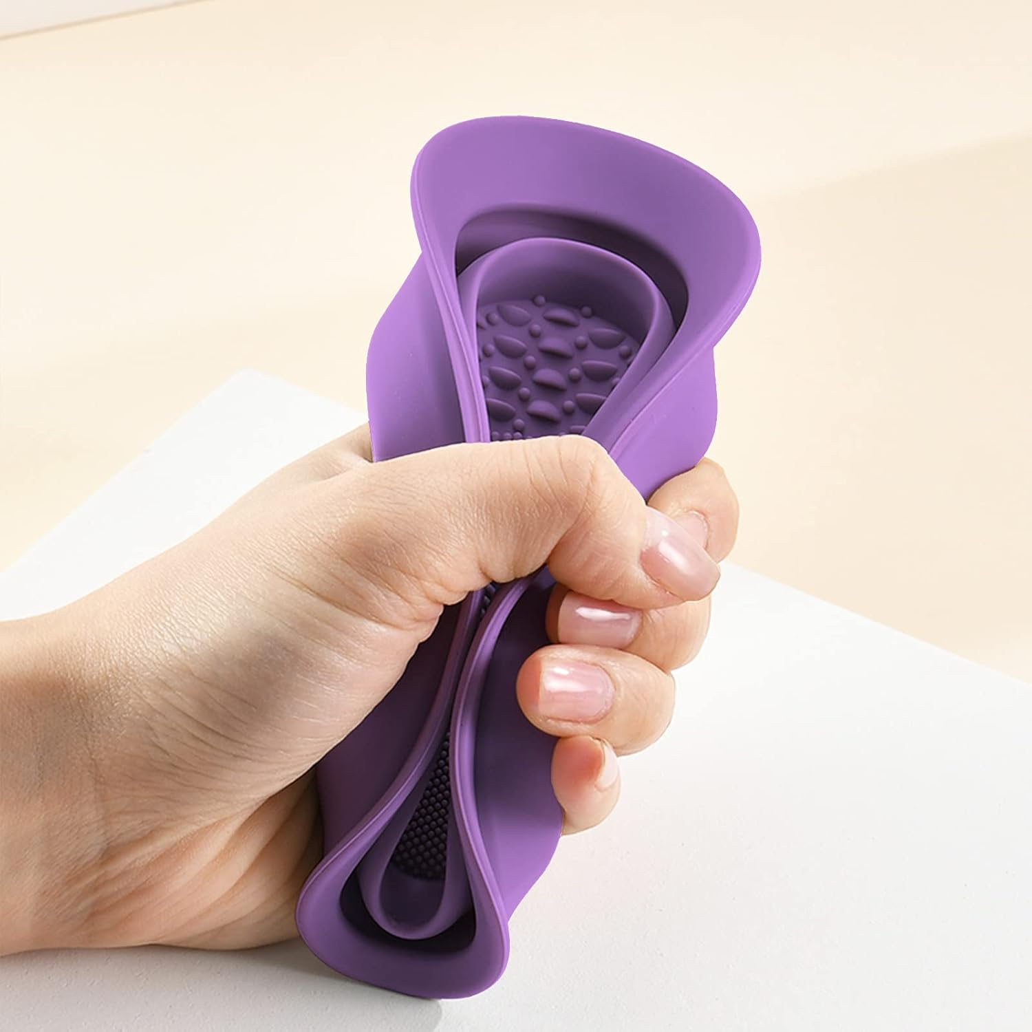 (Purple) - Silicone Makeup Brush Cleaning Mat, Cosmetic Brush Cleaner, Brush Cleaning Pad, Foldable Makeup Brush Cleaning Bowl, Suitable for Makeup Brush, Makeup Sponge, Powder Puff (Purple) image number 3