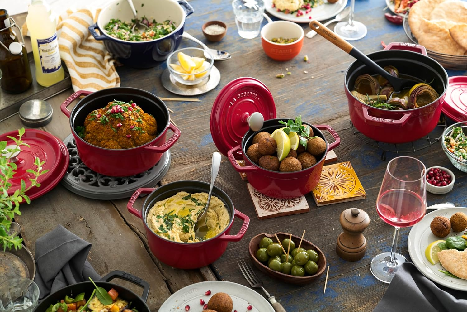 Staub round Cocotte, 18 Centimeters, Cherry Red image number 3