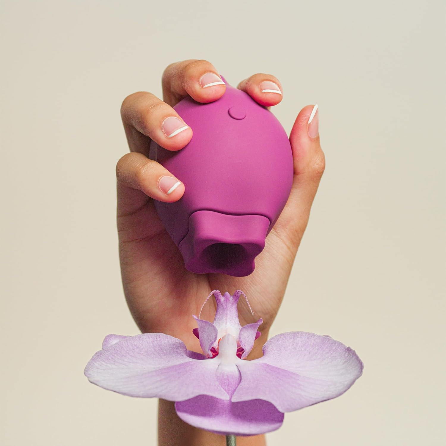 Smile Makers the Poet Clitoral Suction Toy image number 3
