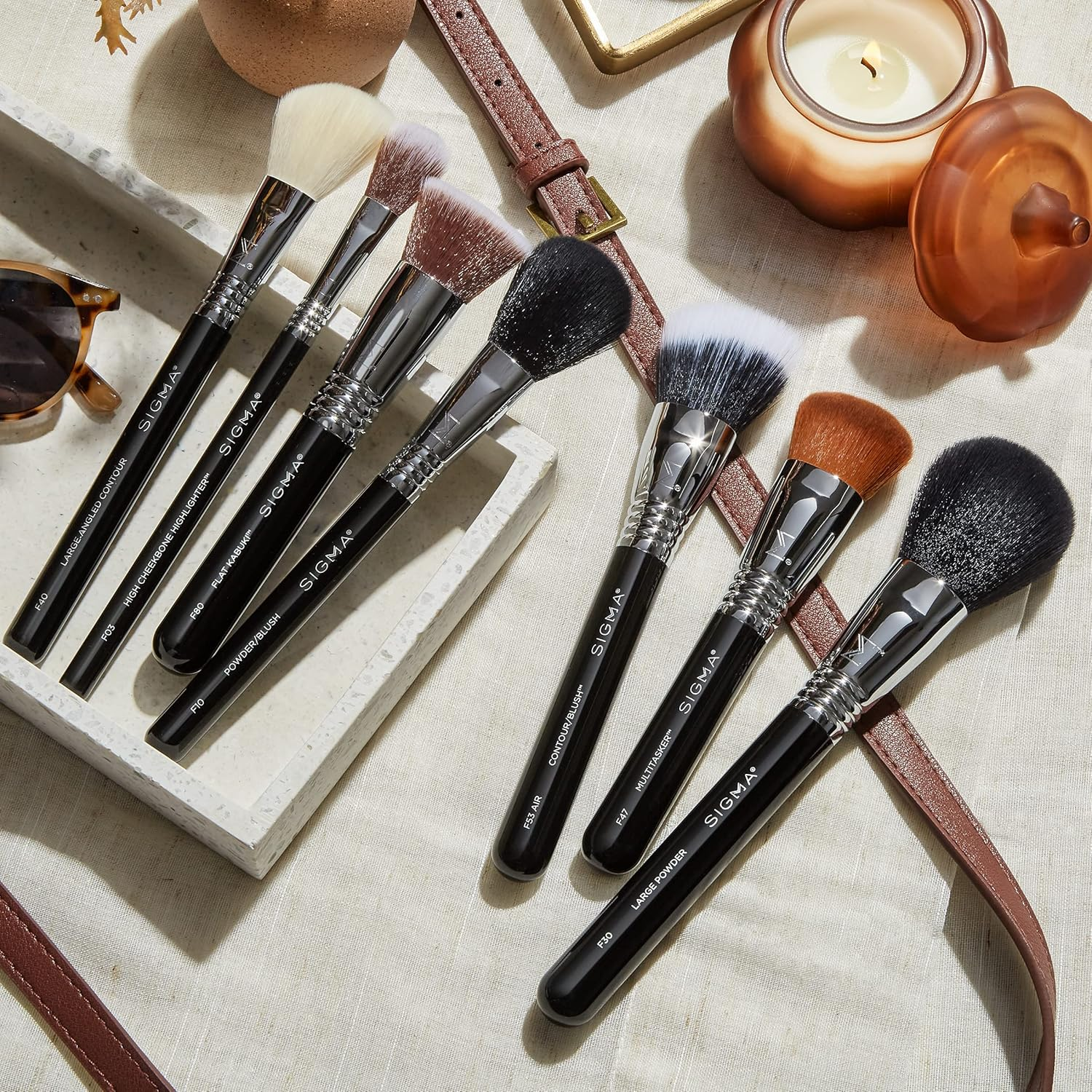 Sigma Beauty Professional F30 Large Powder Brush - Large Coverage Powder Face Makeup Brush for Loose Powder and Mineral Foundation - Vegan, Hypoallergenic, Synthetic Makeup Brush image number 4