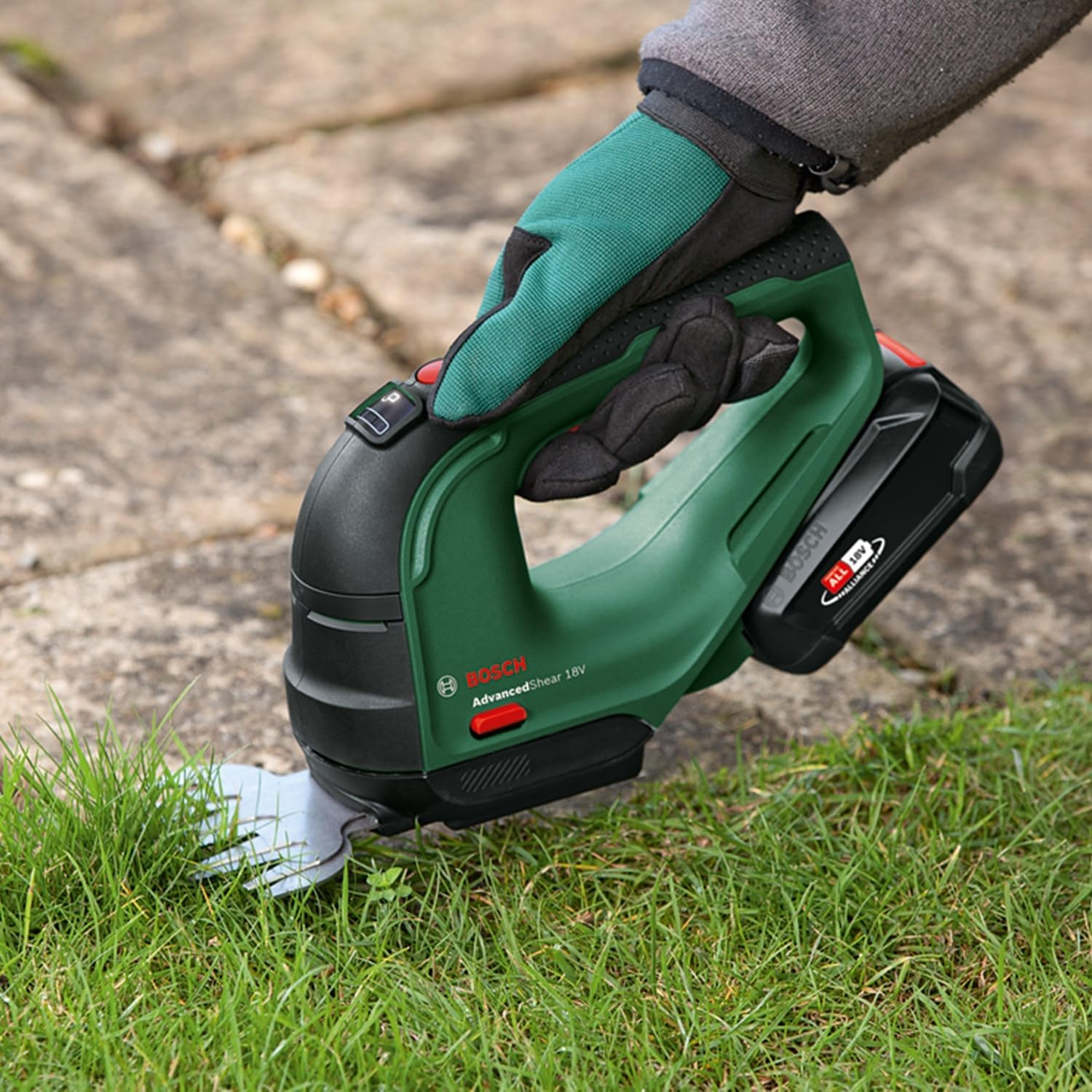 Bosch Home & Garden 18V Cordless Shrub & Grass Shear Kit without Battery, 1 X Grass Blade, 1 X Shrub Blade, Cuts up to 85 M&sup2; per Battery Charge (Advancedshear 18V-10). Made in Europe image number 4