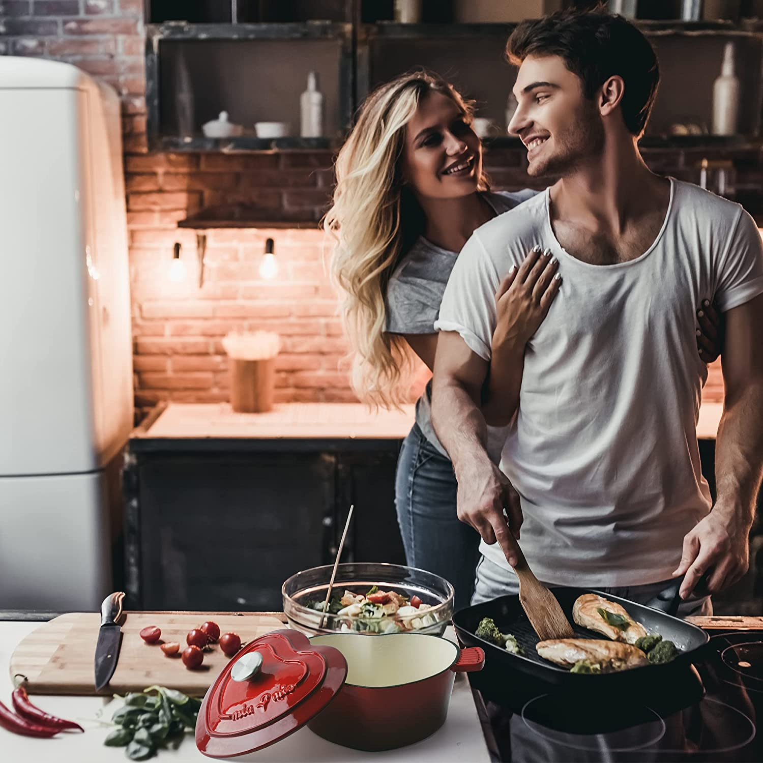 Enameled Cast Iron Dutch Oven in Heart Shape Non Stick Pot/Present for Christmas, Suitable for All Heat Types + Oven (3 L, 24 Cm) image number 2