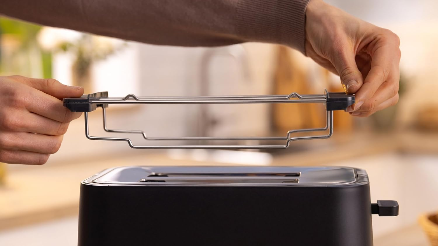 Bosch, Toaster, Mymoment, 2 Slots, Defrost and Reheat Functions, Foldable Pastry Heater, Highlift, Automatic Shut-Off, Black, TAT3M123 image number 3