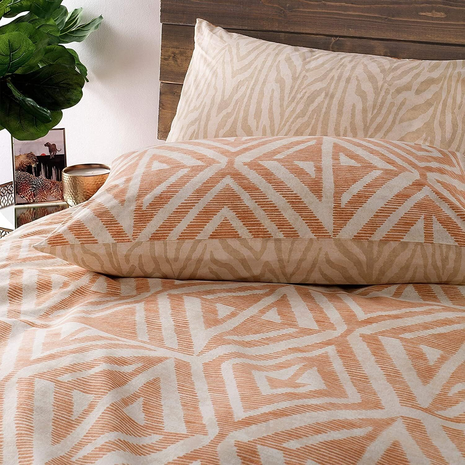 Furn. Tanza Duvet Cover and Pillowcase Set, Terracotta, King image number 2