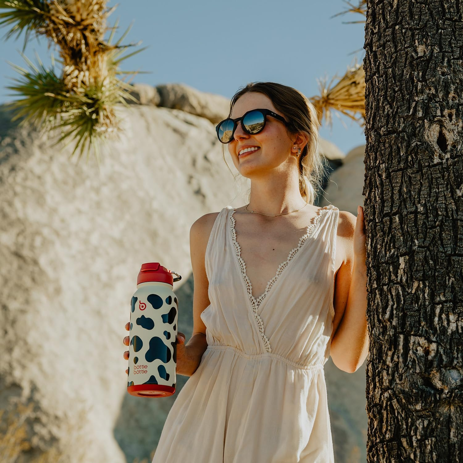 BOTTLE BOTTLE 32 Oz Insulated Water Bottle Stainless Steel Sport Water Bottle with Straw Dual-Use Lid Design for Gym with Pill Box (Cow)