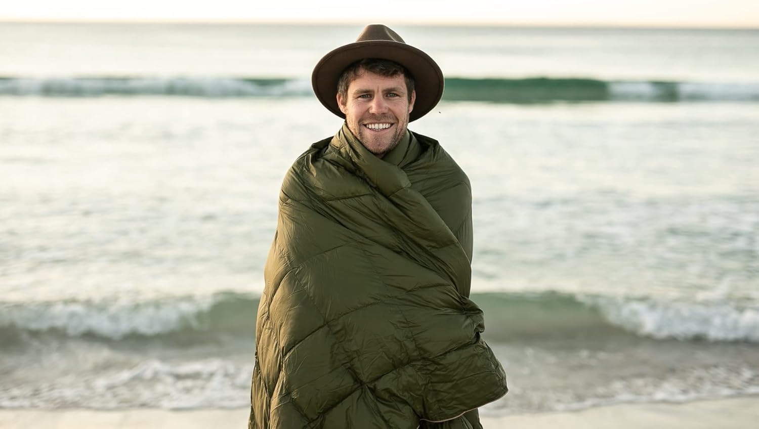 Nakie Puffy Blanket - Compact, Light Weight Portable, Camping, Travel and Hiking, Sustainable (Olive Green)