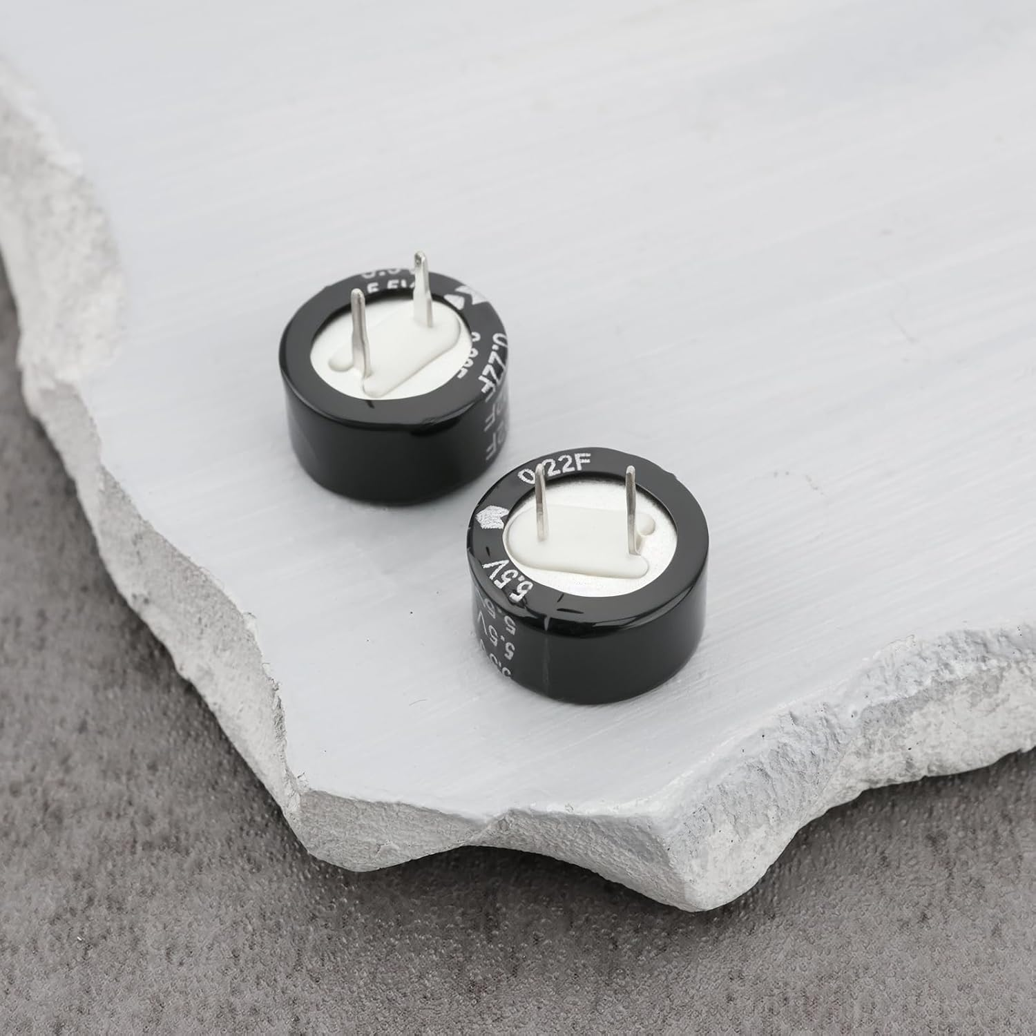 SING F LTD 5Pcs 0.22F 5.5V Super Capacitor Type-C Suitable for New Energy Electric Vehicles Rail Transit Consumer Electronics Power Systems (Pitch 5.08Mm)