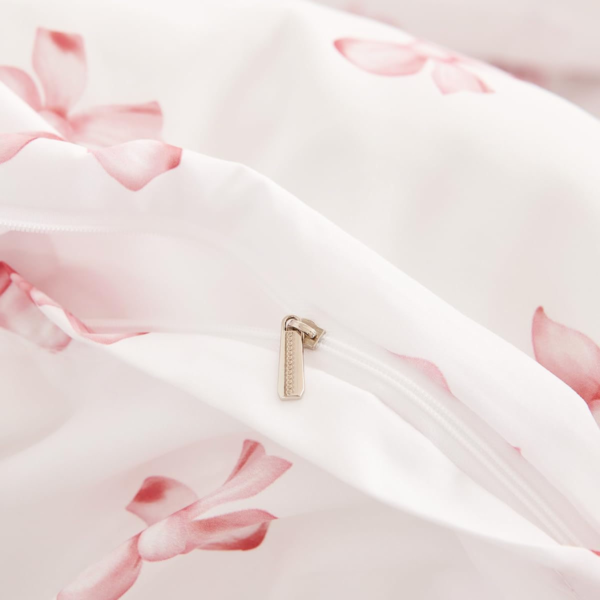 Bildenly Duvet Cover Queen Size Pink Bowknot for Girls' Rooms Fresh Style Bedrooms, Comforter Cover Soft & Lightweight Microfiber Quilt Cover with Zipper Closure and 2 Pillowcases image number 4