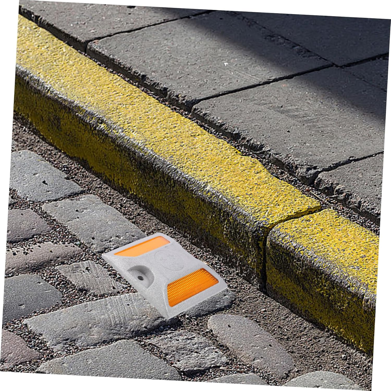 UPKOCH 2Pcs Roadside Reflector Pavement Marker Durable Reflector for Driveways Pathways Enhances Visibility at Night for Outdoor Use image number 3