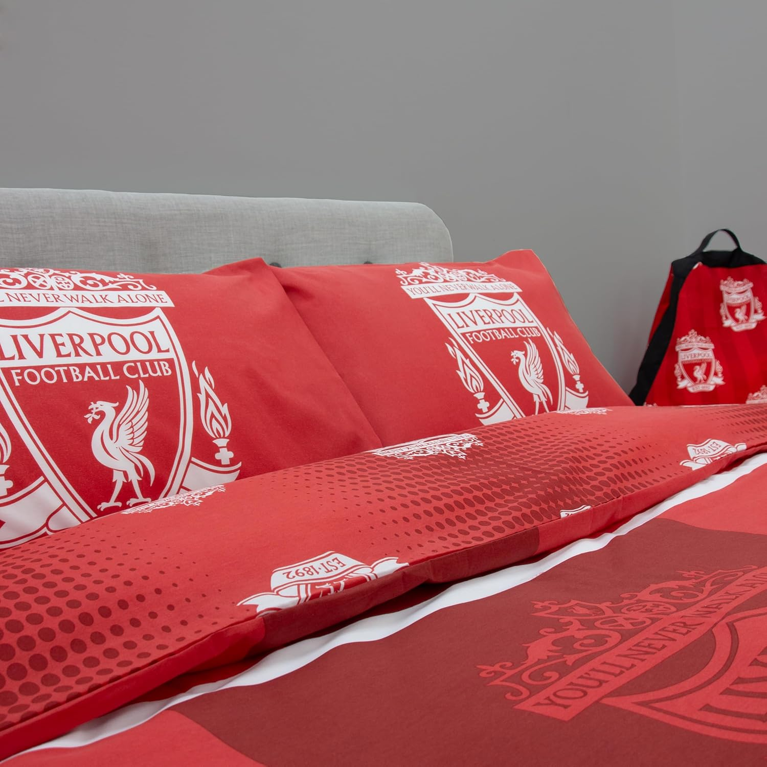 Liverpool FC Official Double Duvet Cover Set, Crunch Design | Red Reversible 2 Sided Football Bedding Cover | Official Merchandise Including Matching Pillow Cases | Polycotton