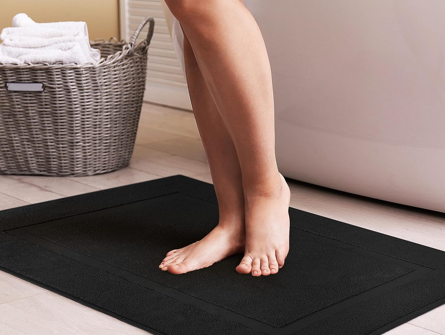 Utopia Towels Luxury Hotel-Spa Tub-Shower Bath Mat Floor Mat - (2 Pack, Black, 50Cm by 90Cm) - 100% Ringspun Cotton, Luxury Size, Maximum Absorbency, Machine Washable - By - Champagne image number 3