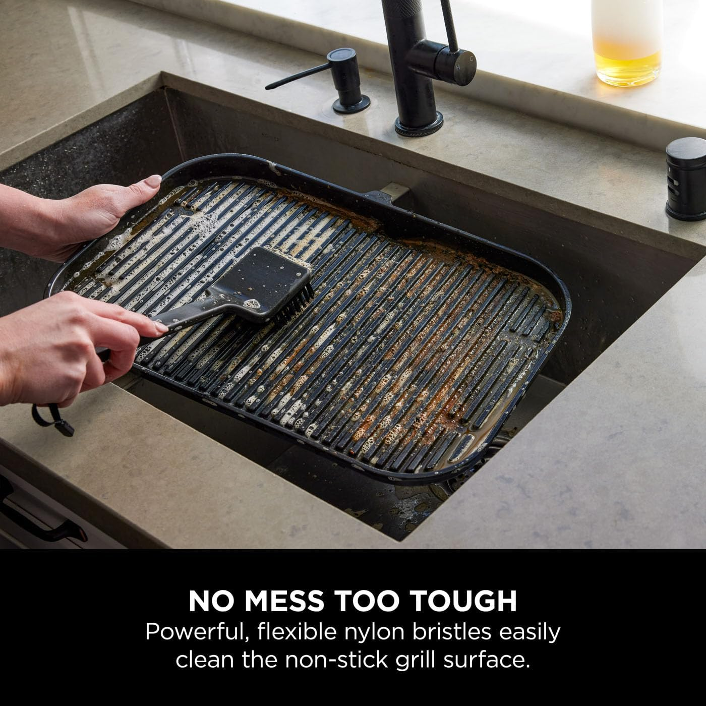 Ninja Woodfire Grill Cleaning Brush, BBQ Cleaning Brush with Angled Wire Bristles and Hanging Loop, Official, Compatible with Ninja Woodfire BBQ Grill OG701 / OG850 / OG901, Black, XSKOGXLCNBSEU image number 3