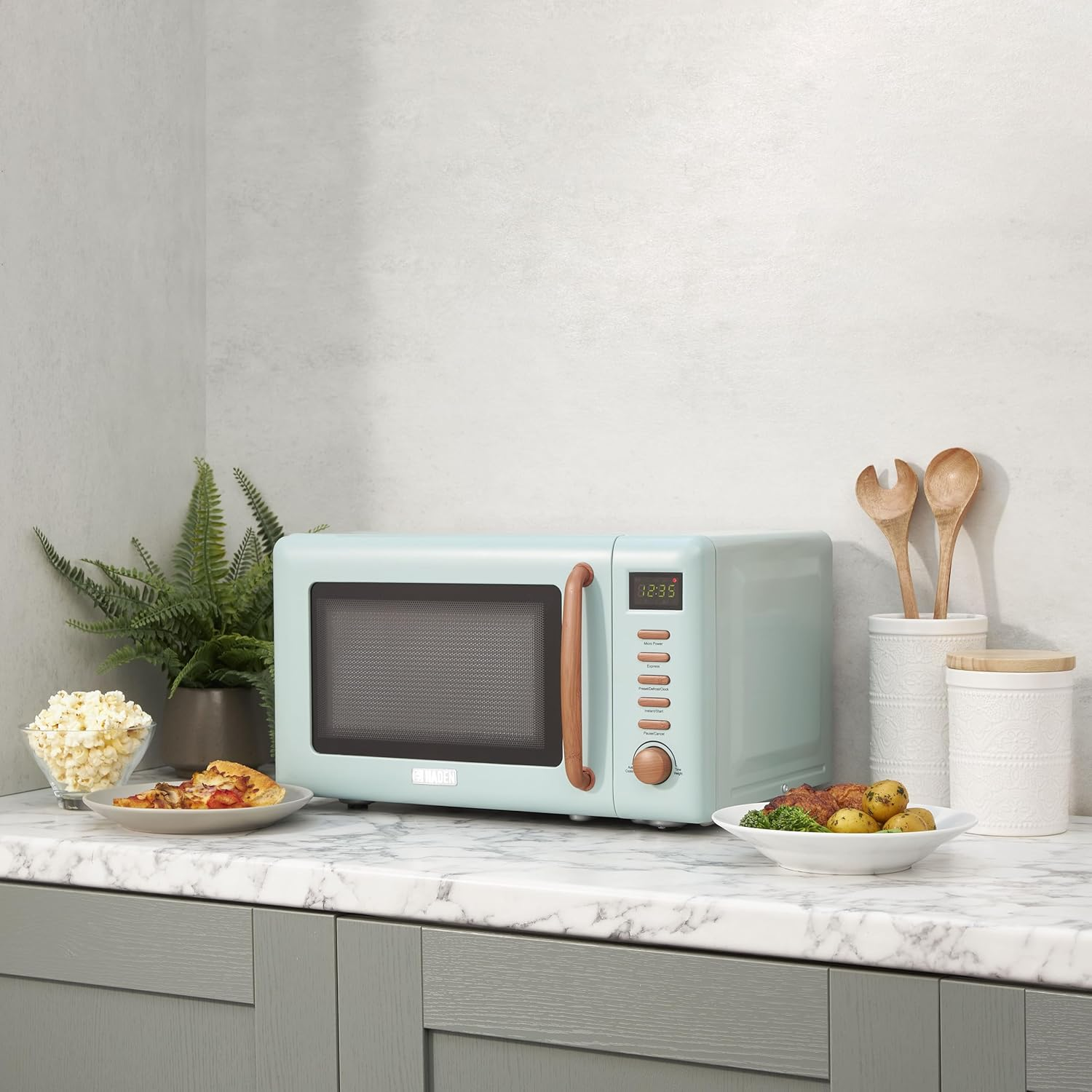 Haden Dorchester Green Microwave Oven - 20L 800W Microwave, Digital Controls, 5 Power Levels - Ideal Countertop Microwave with Wood Effect Finish, Small Kitchen Space image number 3