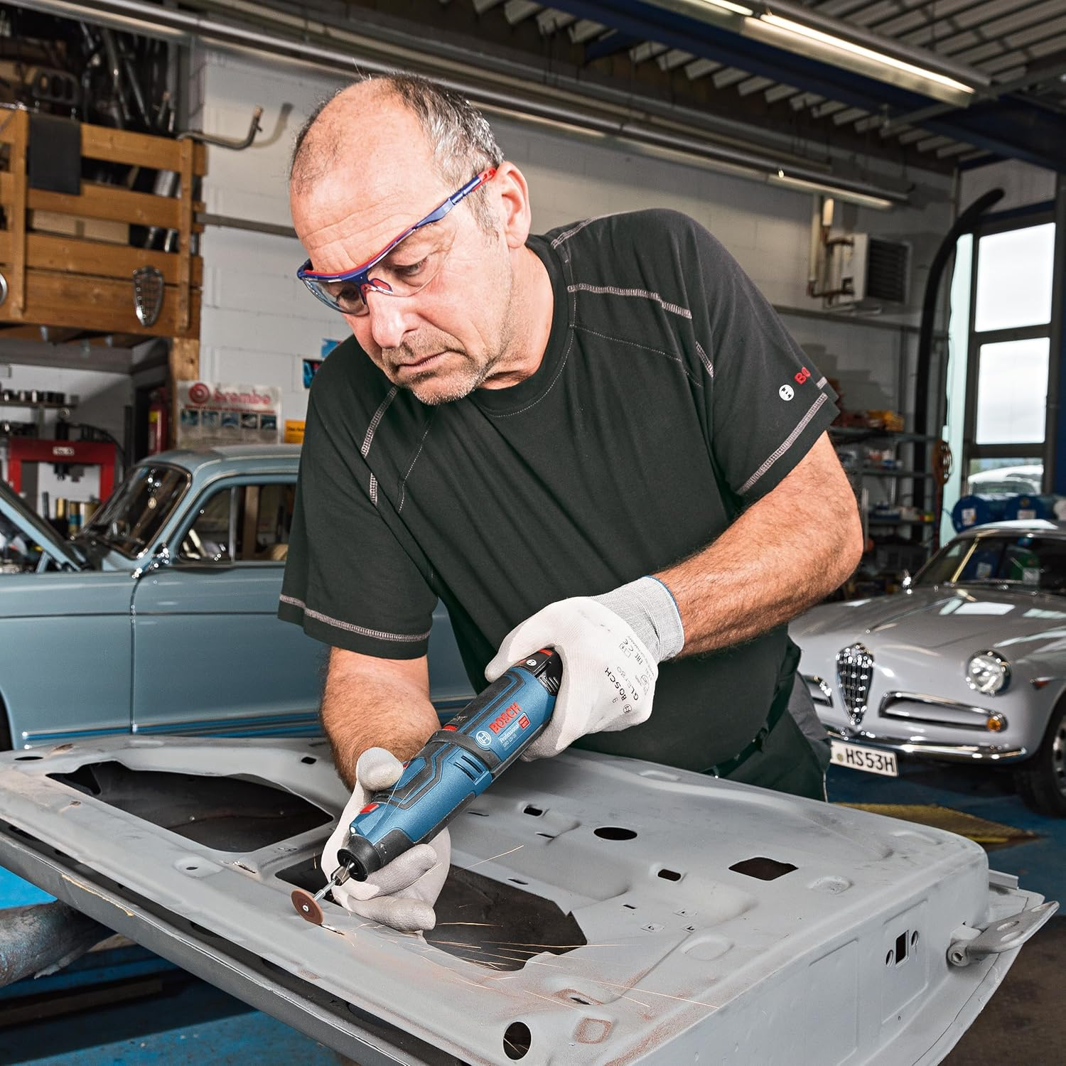 Bosch Professional 12V System GRO 12V-35 Cordless Rotary Tool (Excluding Batteries and Charger, Incl. Key, Collet, Cutting Disc, Accessory Box, L-BOXX Inlay, in Carton) image number 3